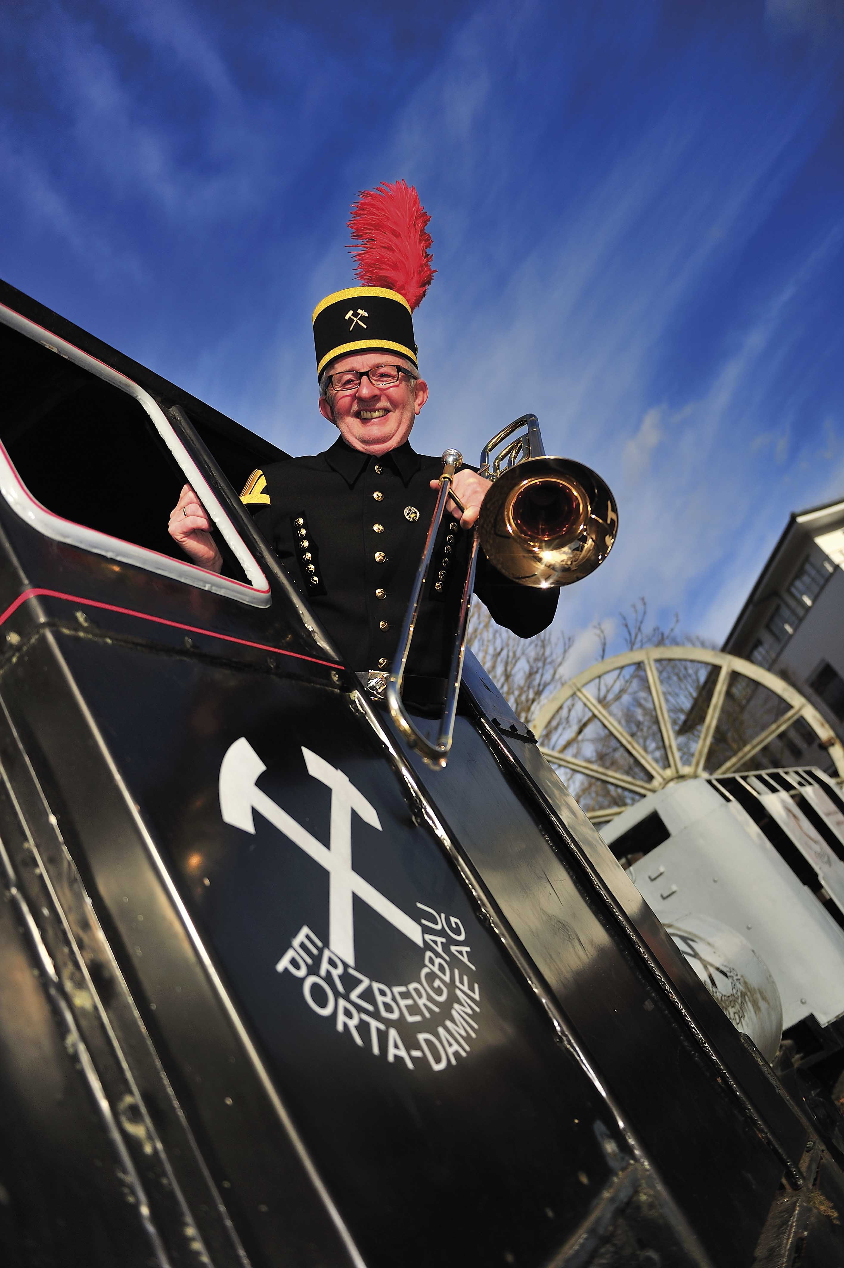 B. Meyer im Waggon vorm Stadtmuseum