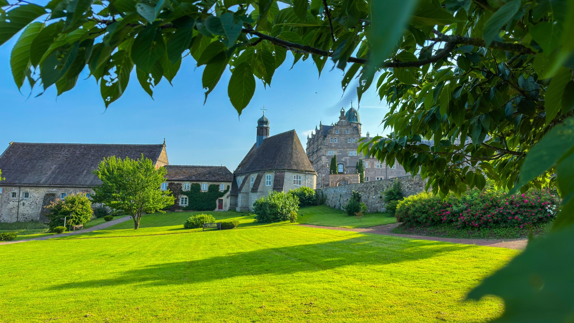 Schloss Hämelschenburg Parkwiese