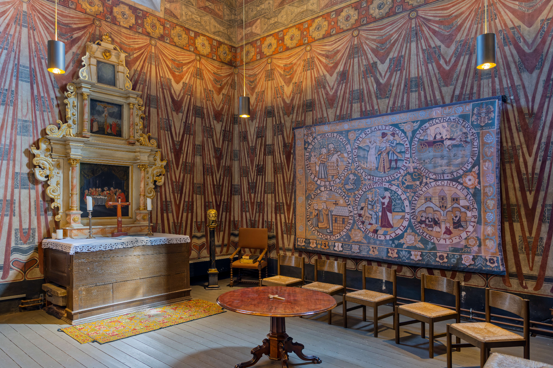 Stift Fischbeck Raum mit historischem Wandteppich
