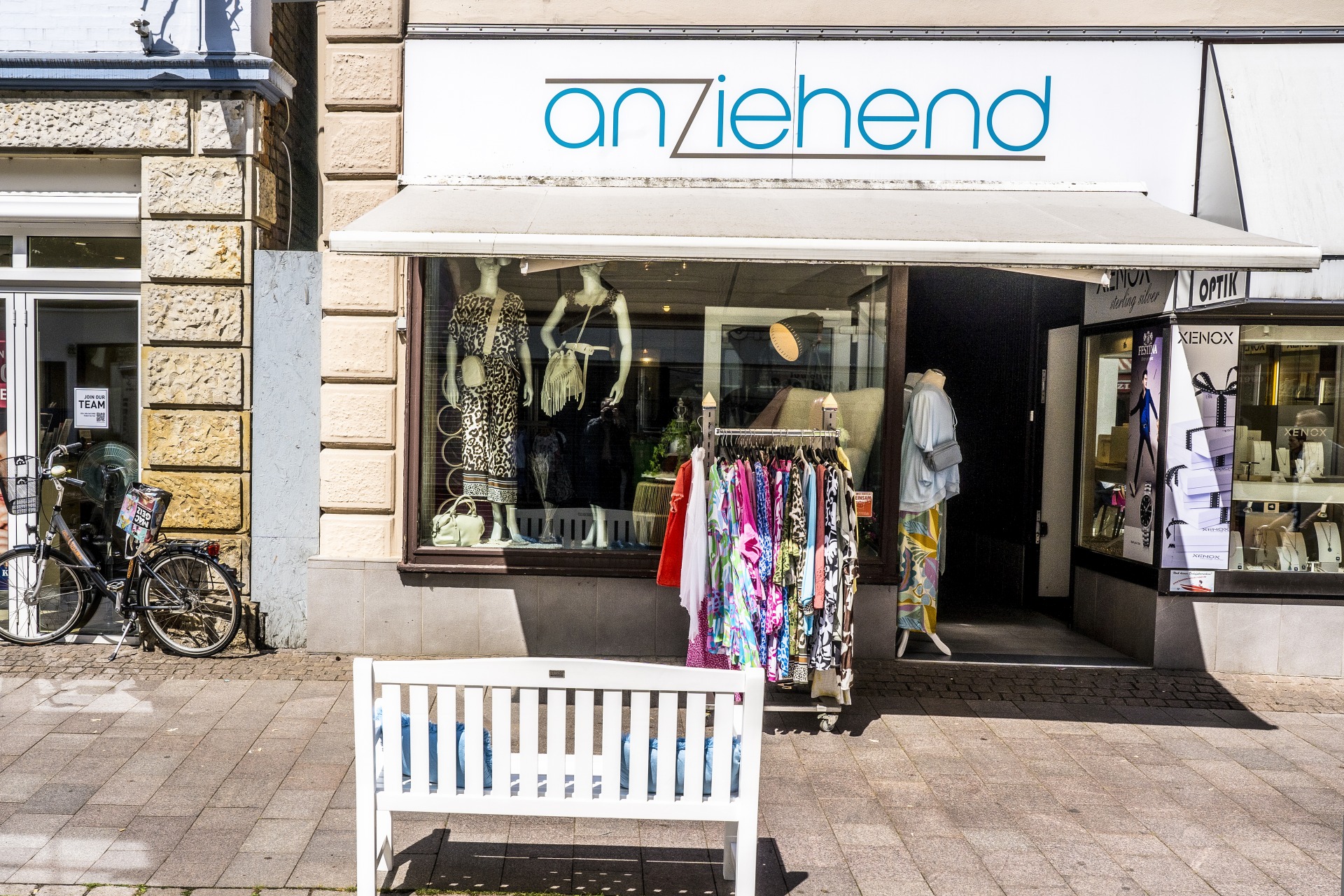 ANZIEHEND