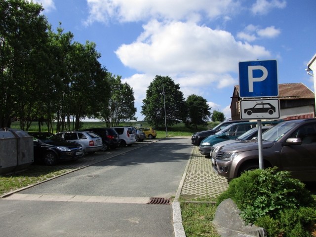 Parkplatz am Ortseingang Werda – Motiv
