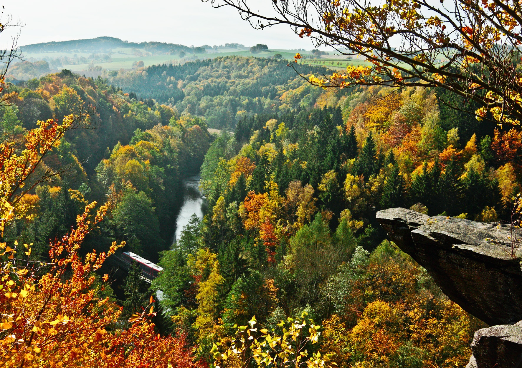 Wandern zwischen WOLKEN und STEIN – Felsenidylle und Panoramaaussicht – Motiv