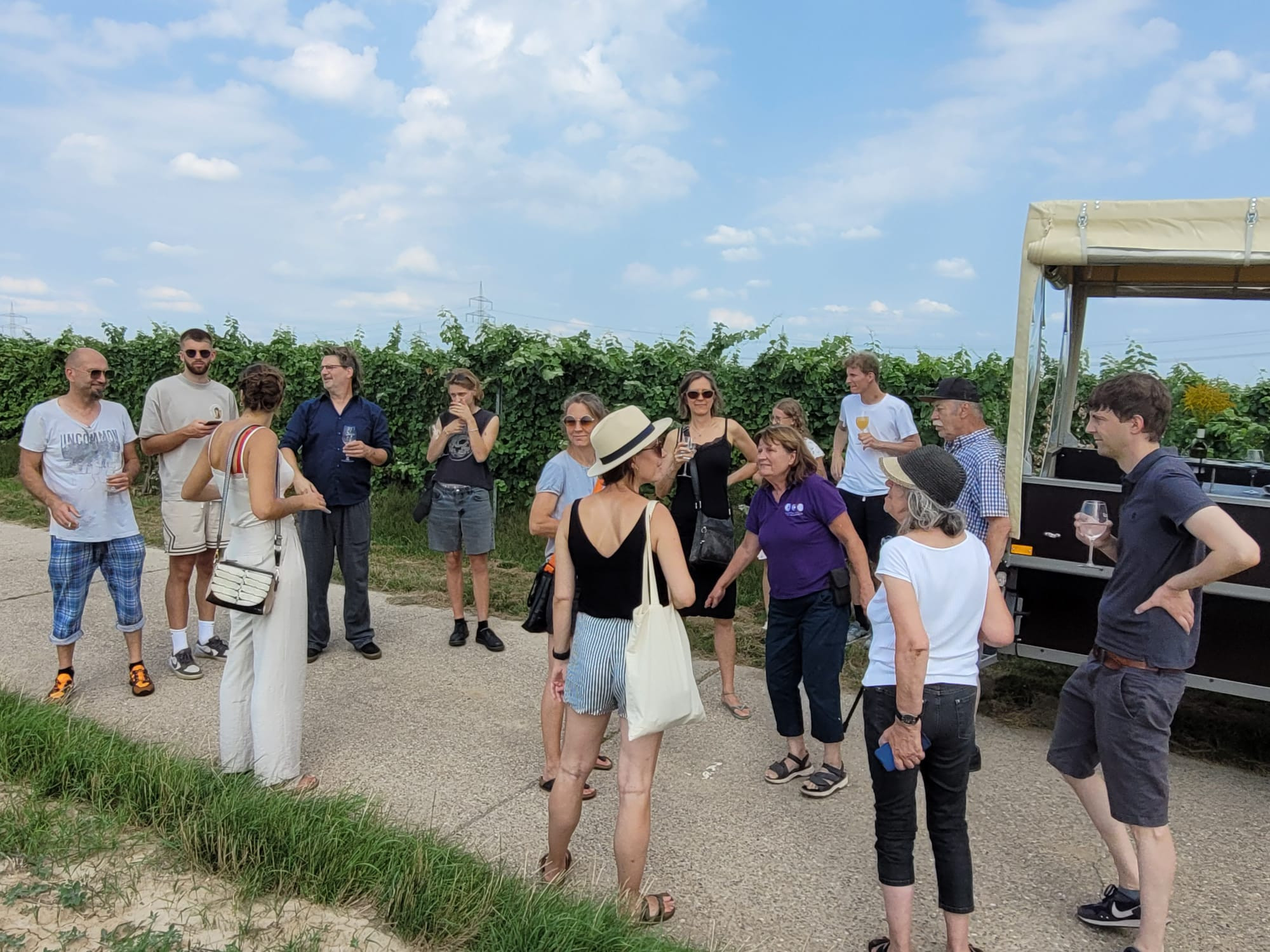 Planwagen mit Gästen - Genuss auf Achse