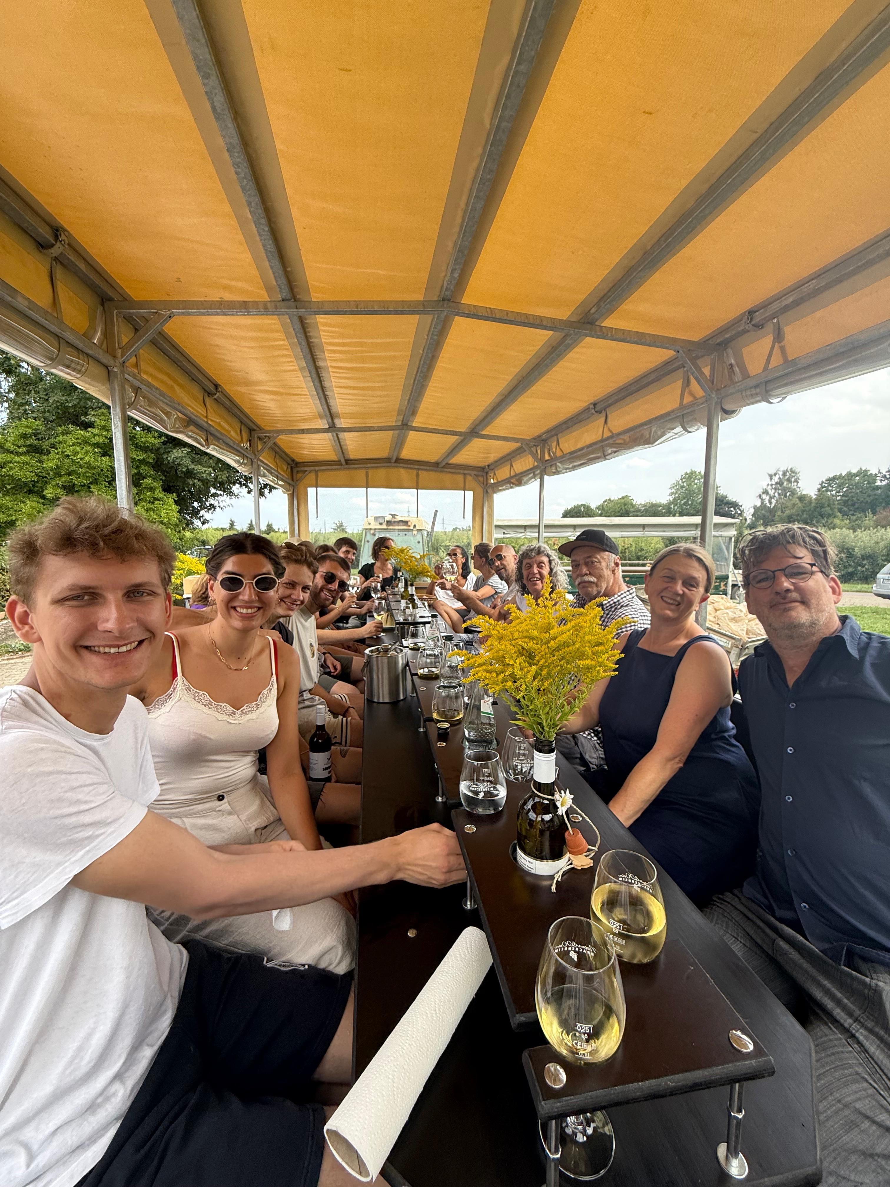 Planwagen mit Gästen - Genuss auf Achse