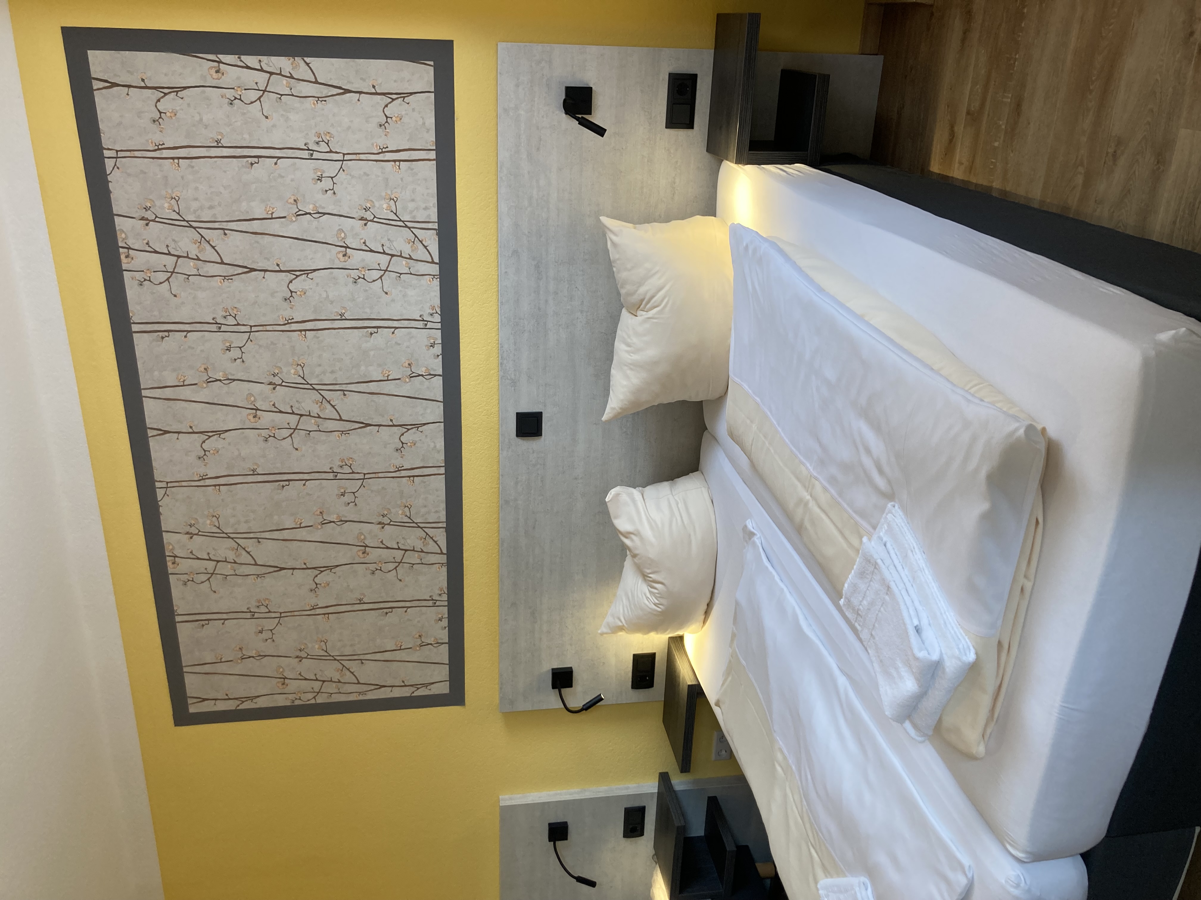 Drei-Bett-Zimmer.jpeg