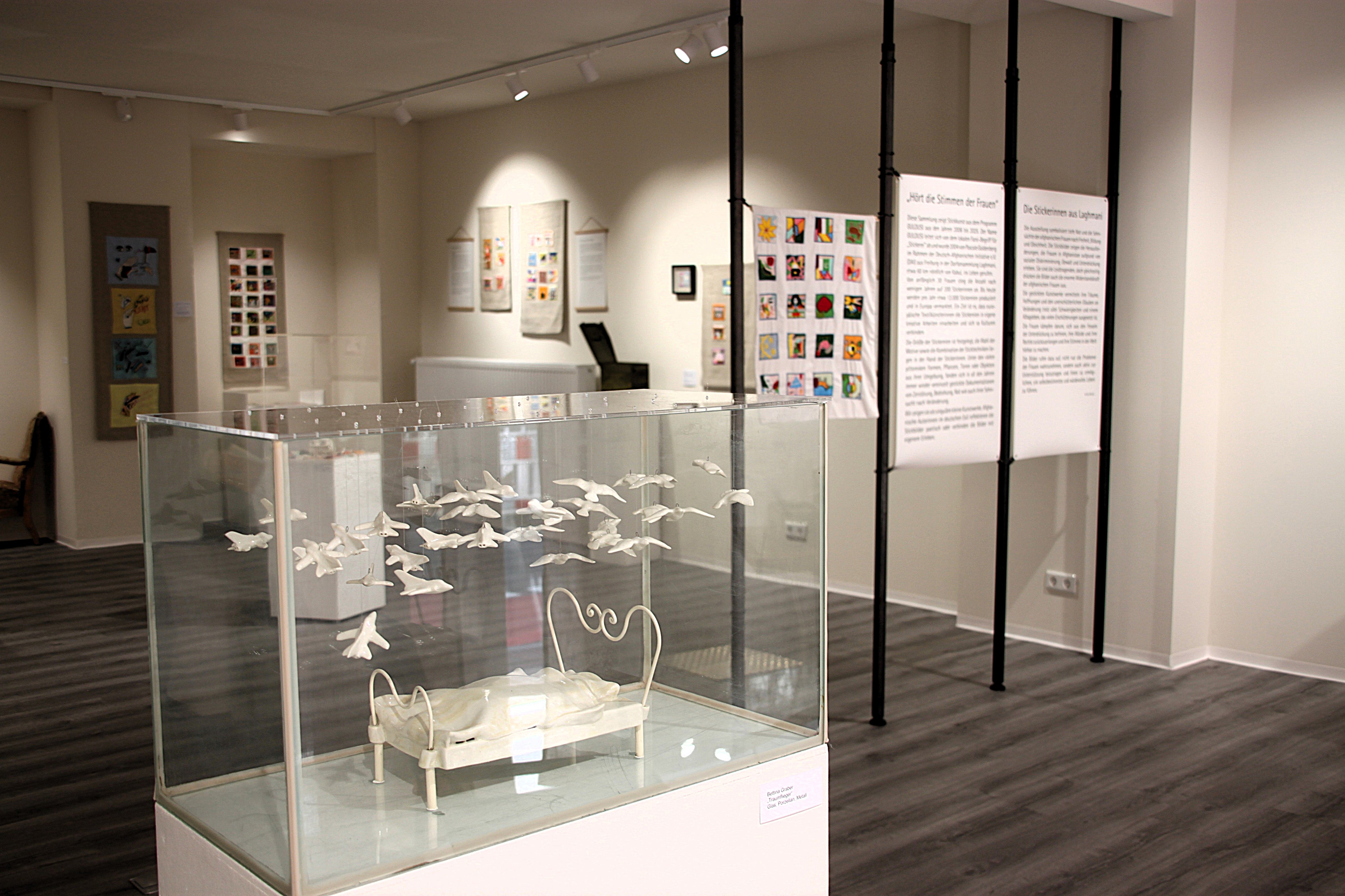 Vitrine im Museum Frauenkultur