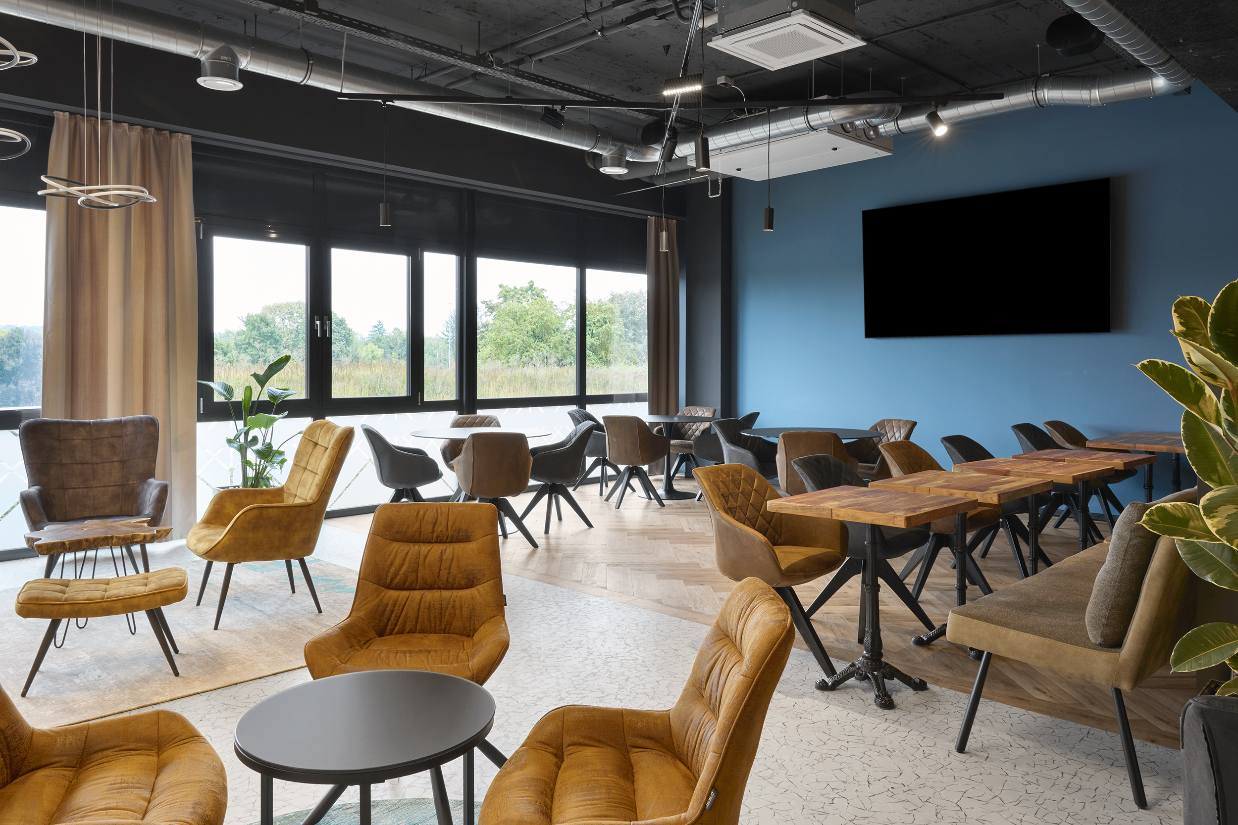 Four Points Flex by Sheraton Östringen_Lobby_3_Foto Christopher Baker_zeitlich unbegrenzt nutzbar