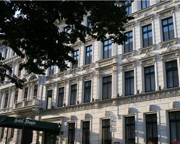 Hotel Adagio – Motiv