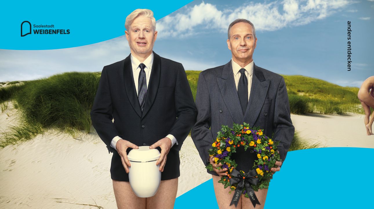 Academixer - FKK mit Urne - Zwei Männer. Eine Urne. Kein Entkommen.