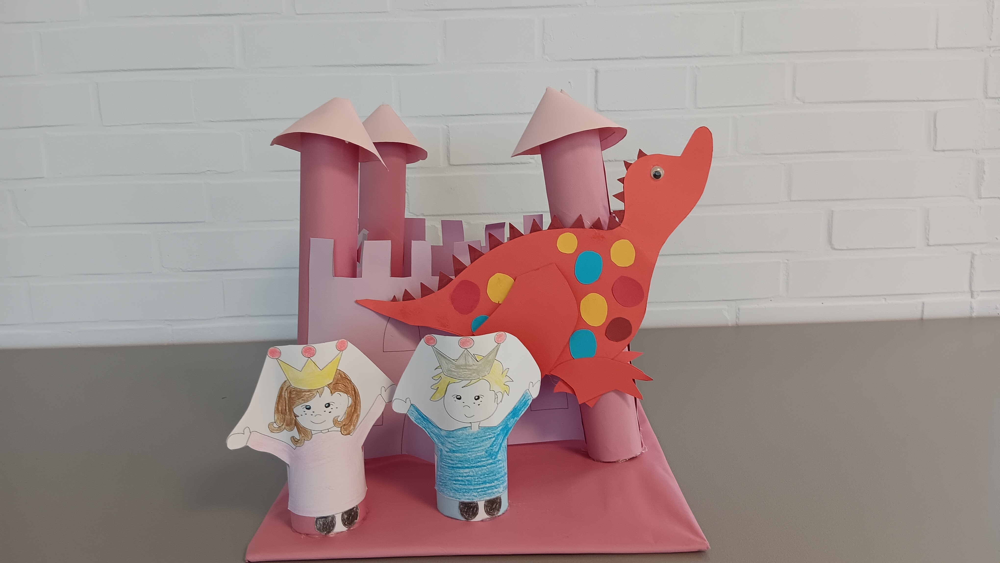 Kids aktiv: Ritter- und Prinzessinnen basteln mit Schatzsuche