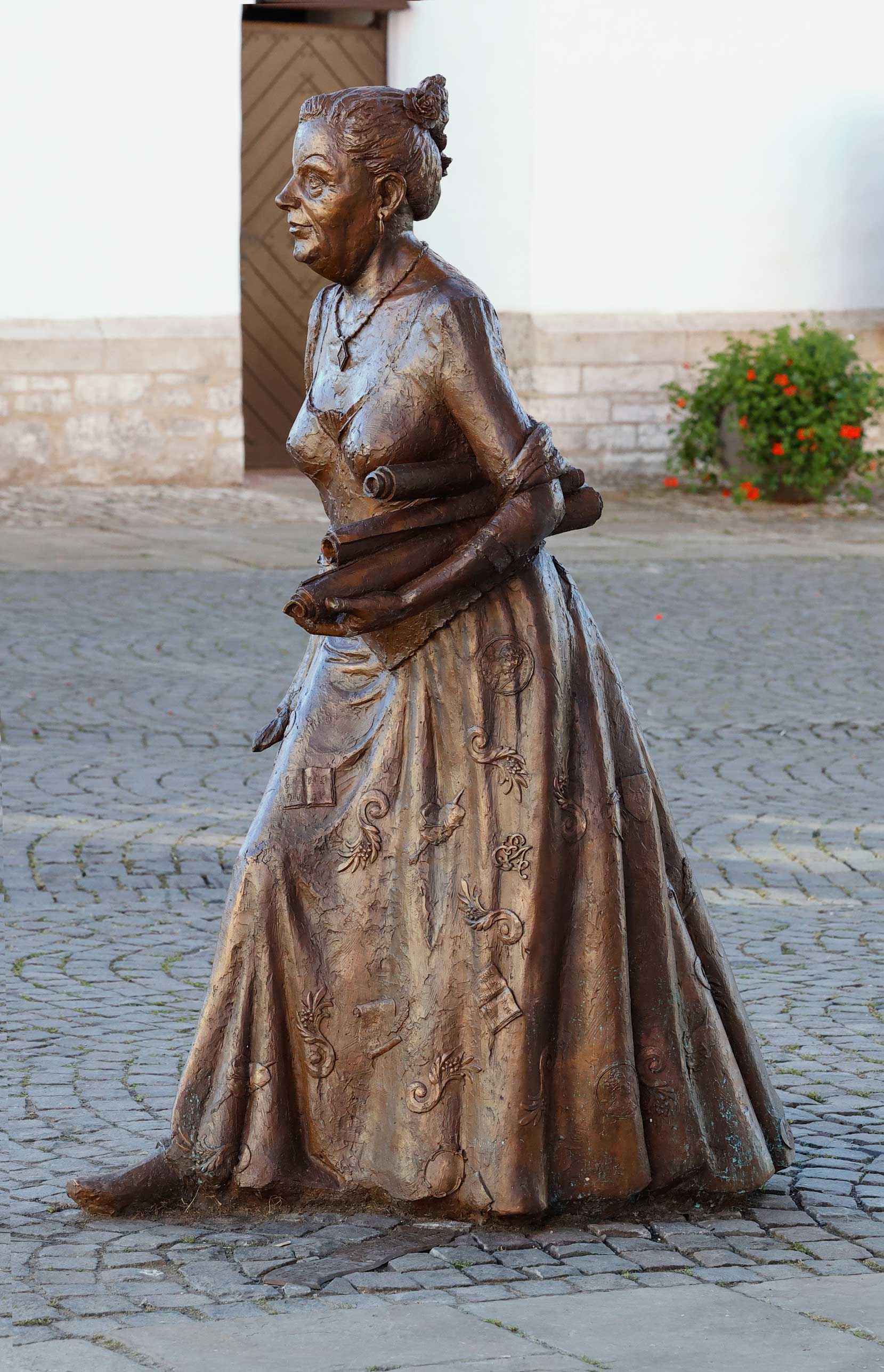 Elisabeth Ernestine Antonie Statue
