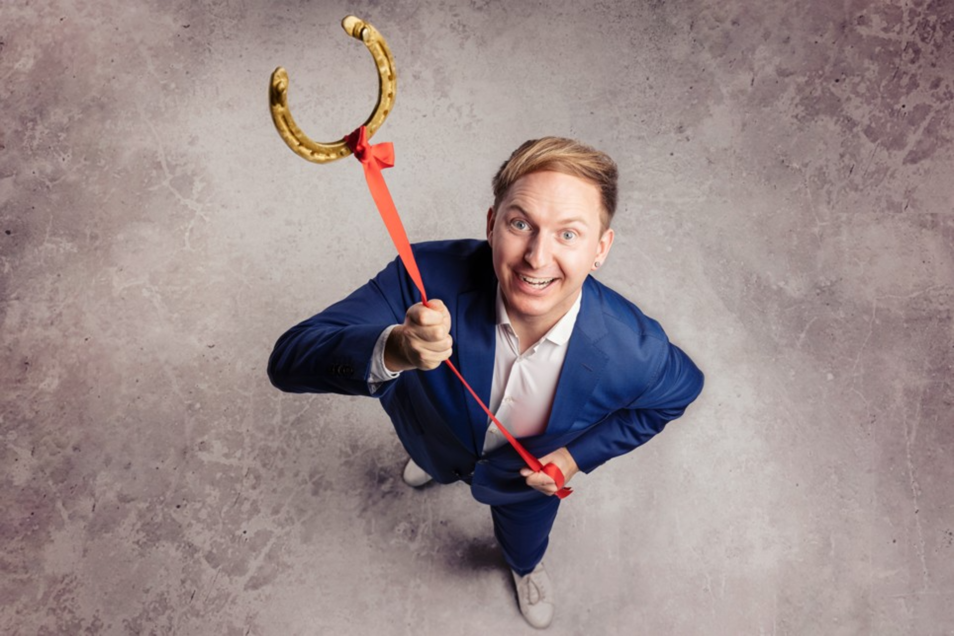 Zaubershow auf Weihnachtsmarkt mit Felix Wohlfarth Glück ist kein Zufall