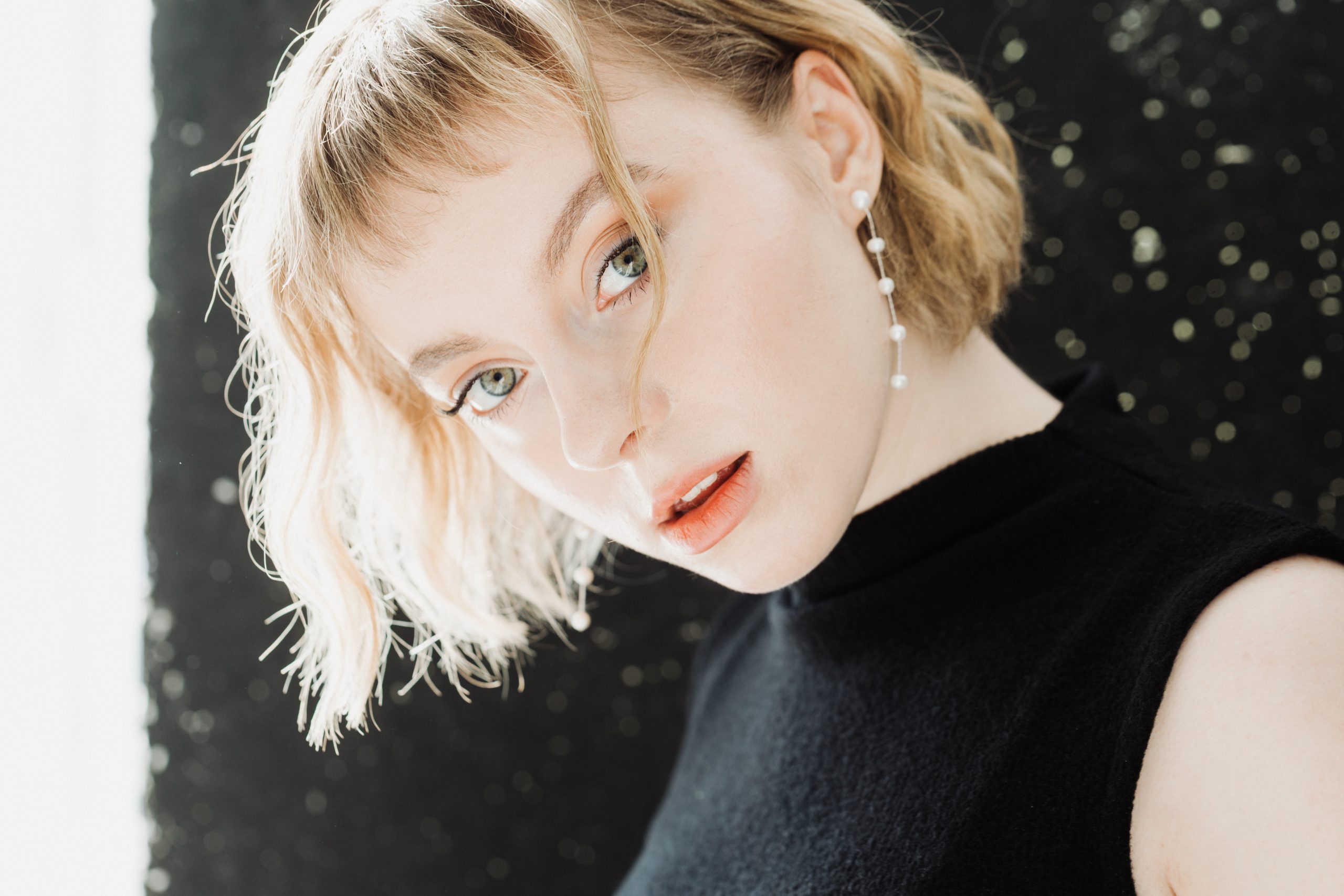 Stina Holmquist - Moderne, zeitlose Indie-Popmusik