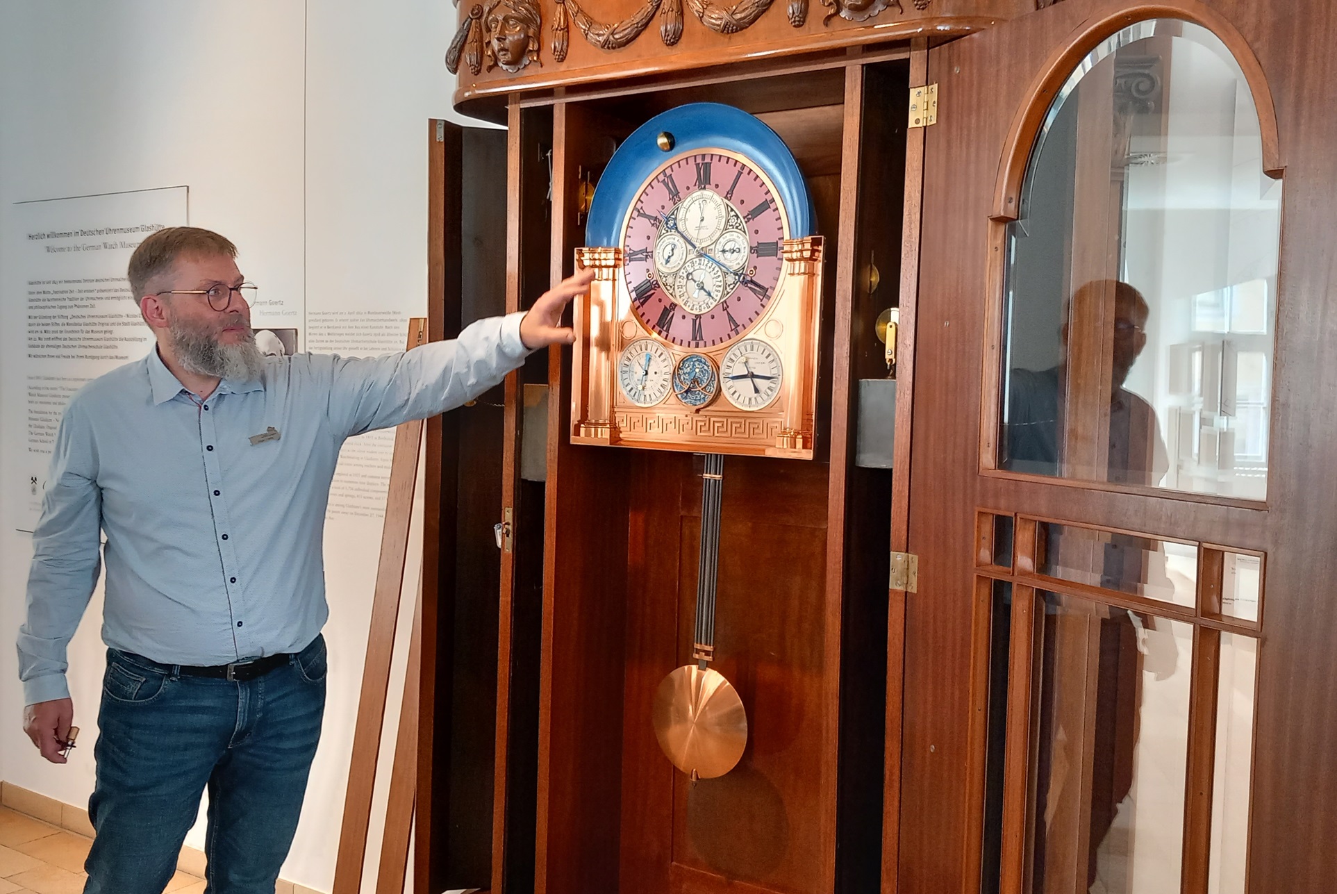 Öffentliches Aufziehen der Astronomischen Kunstuhr