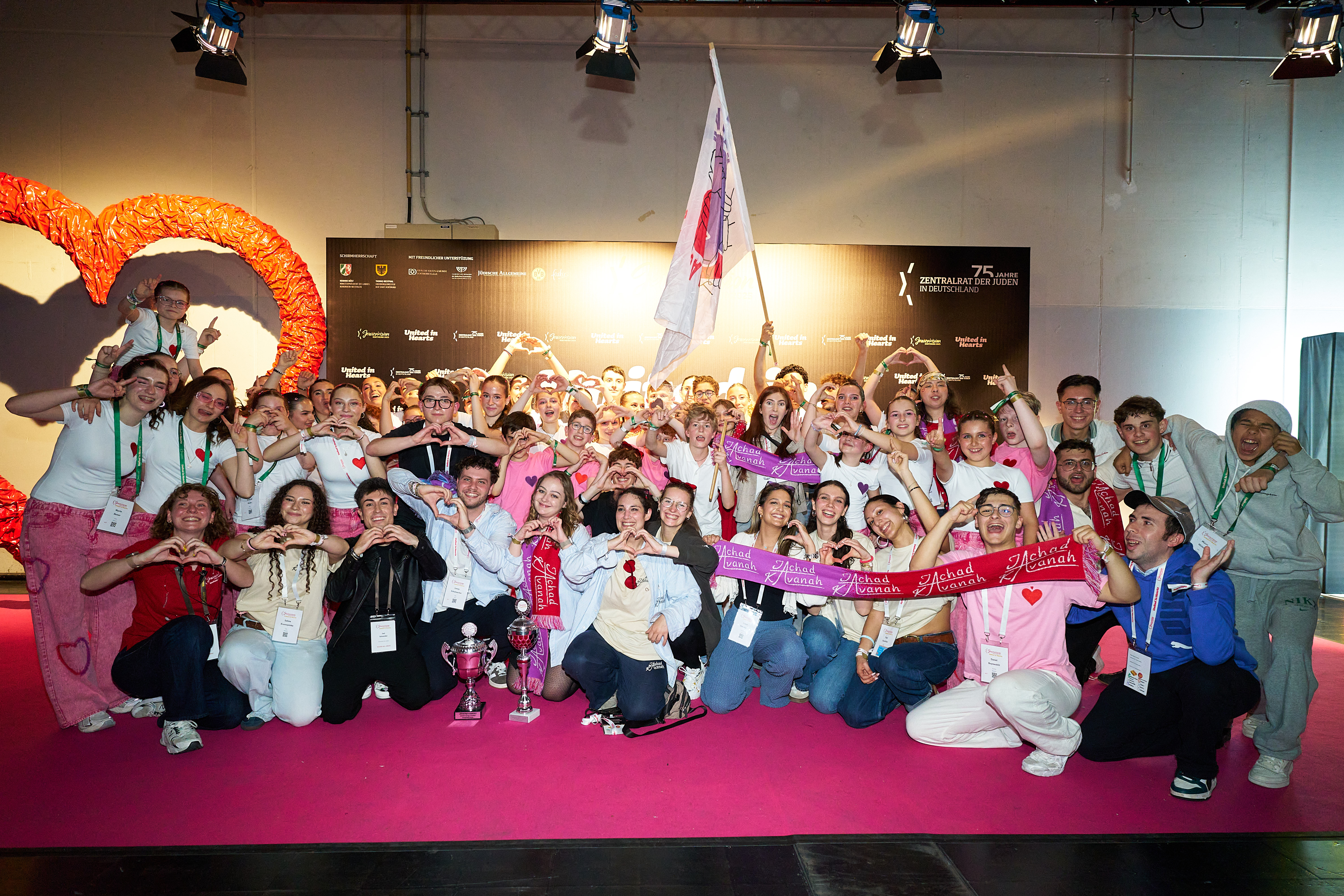 Mit eigener Stimme. 75 Jahre Zentralrat der Juden in Deutschland