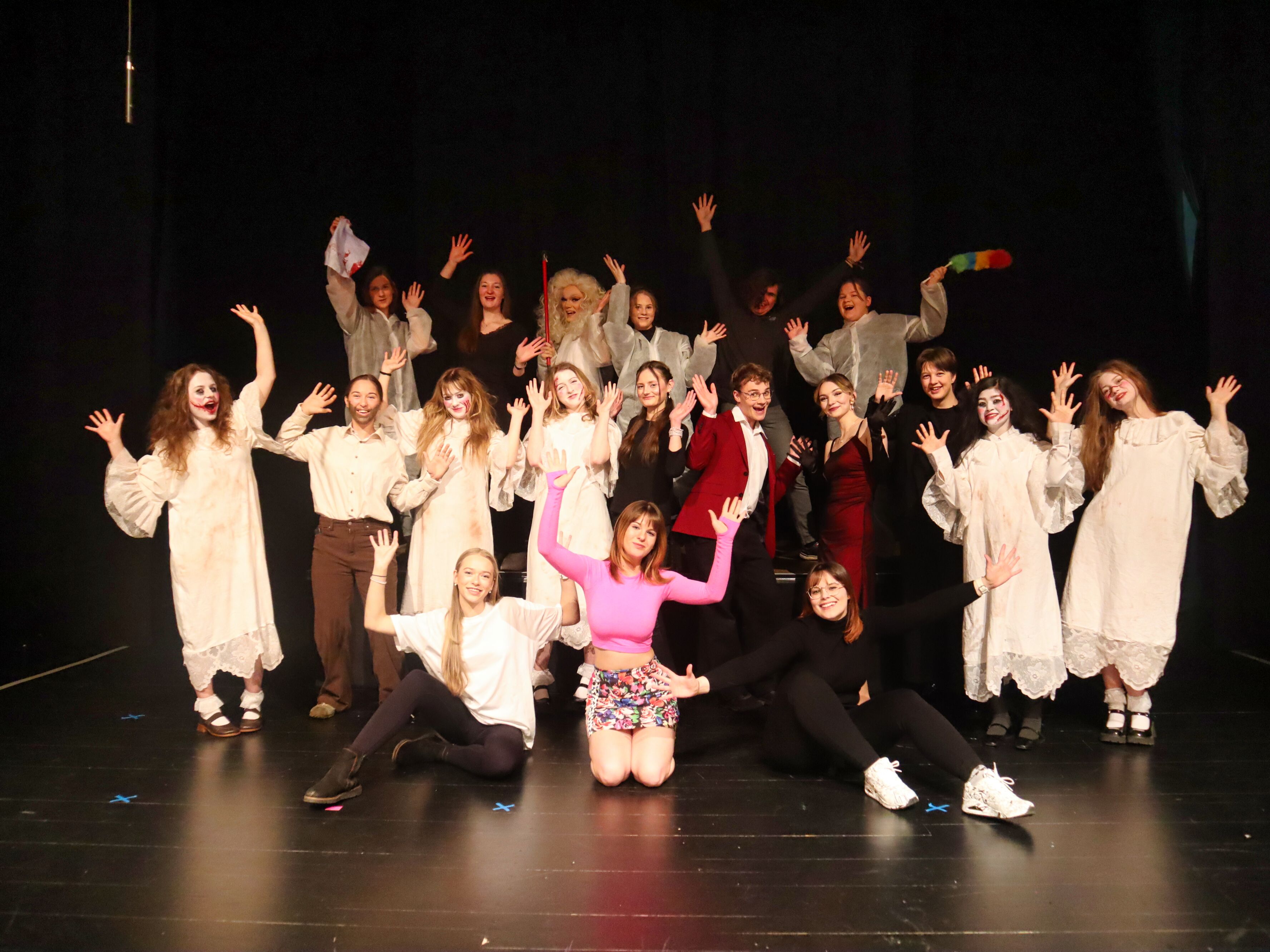 Das „Wir hier!“ Theater spielt „Der zerbrochene Krug“