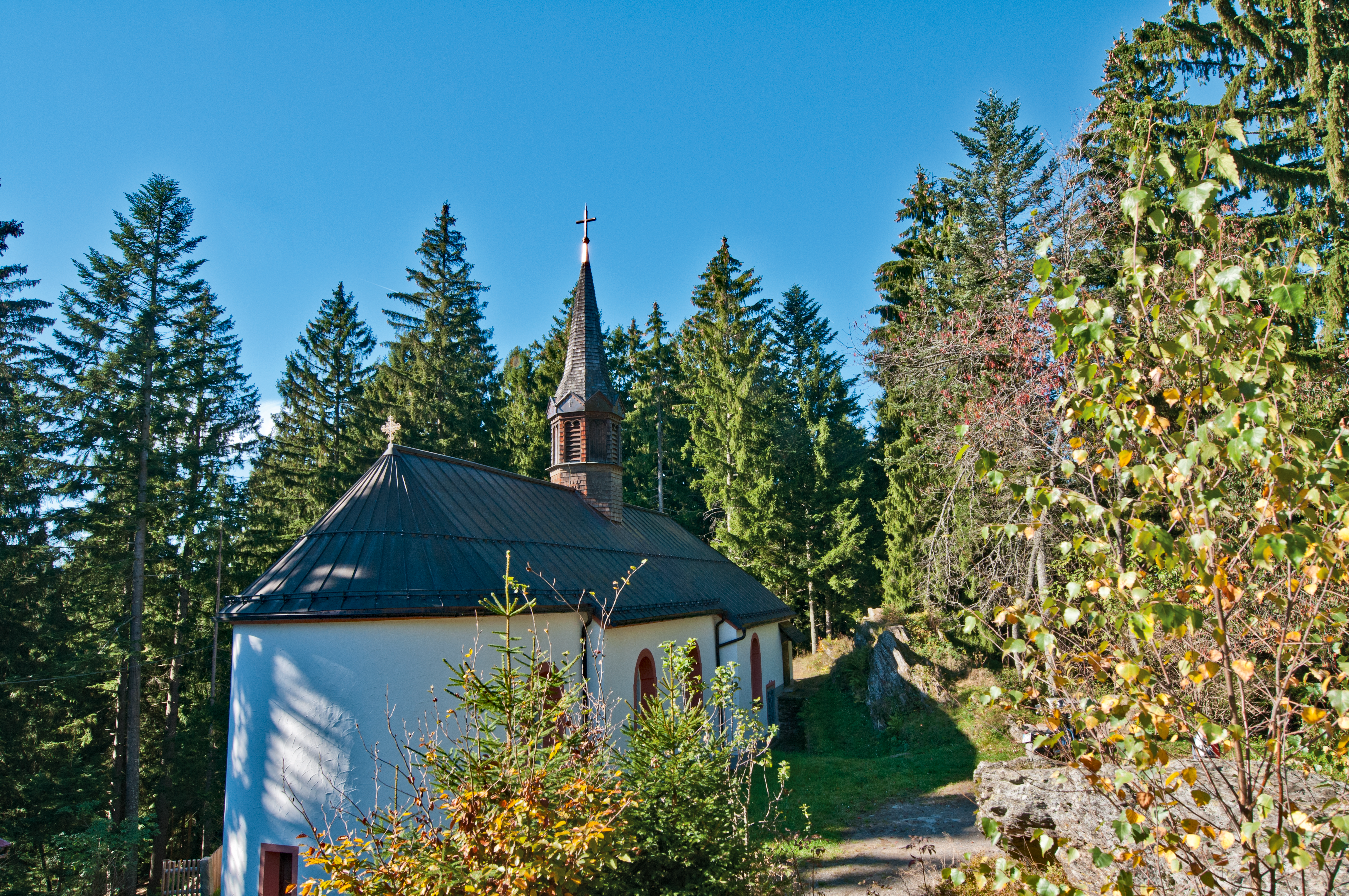 Tradition und Brauchtum im Lamer Winkel: Totenbretter, Wegkreuze und Marterl