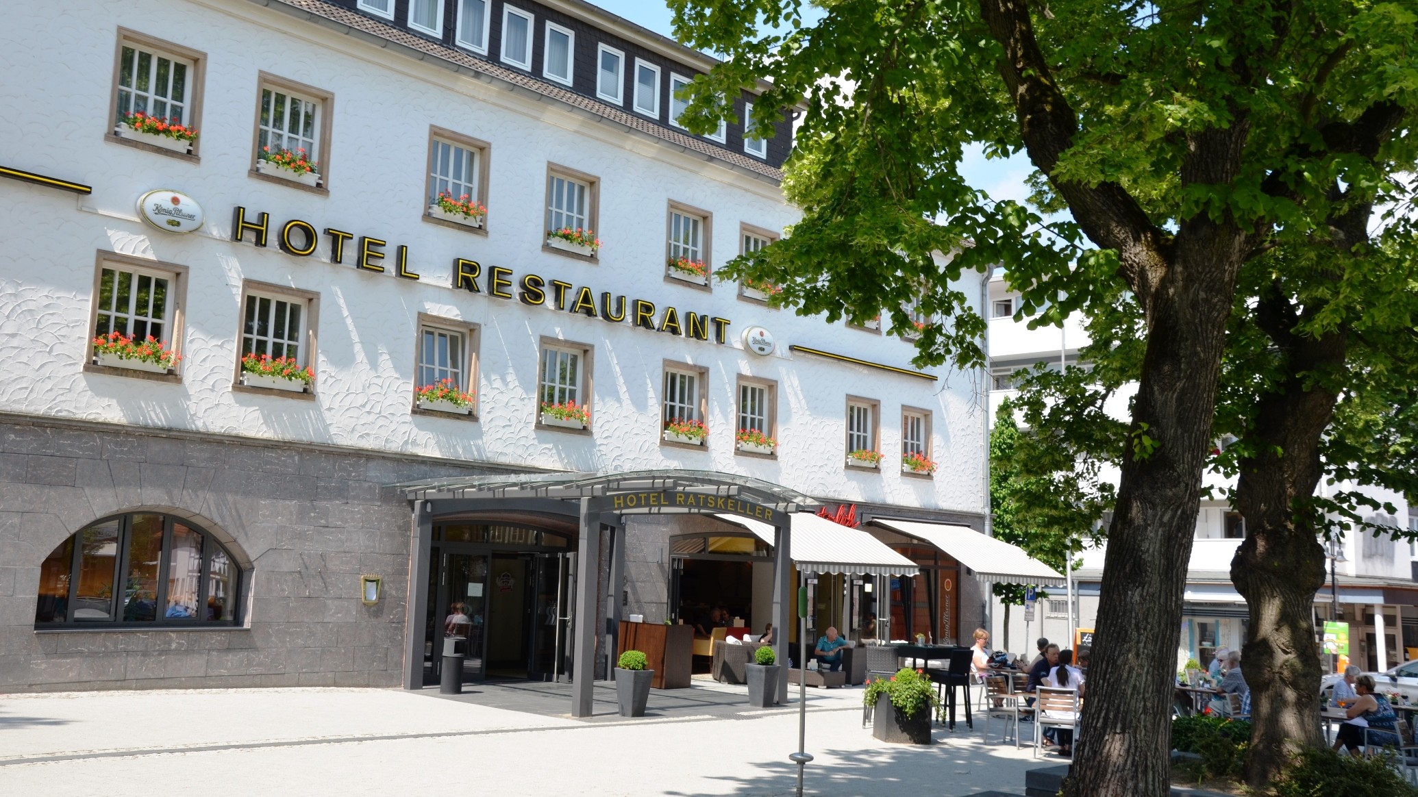 Matjes- und Pfifferlingsmenü auf der Sonnen-Terrasse bzw. im Wintergarten