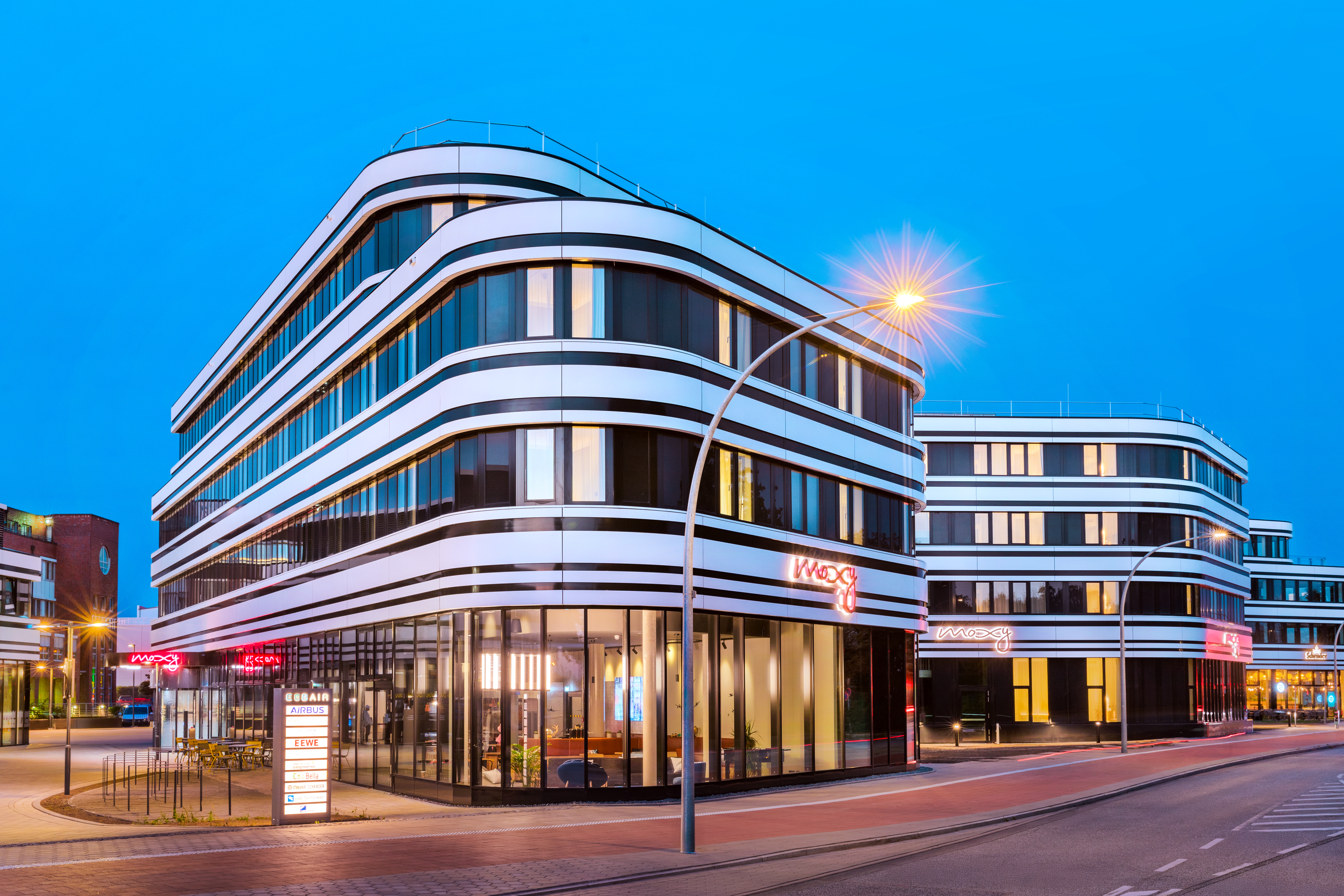Moxy_Finkenwerder_Außenansicht.jpg