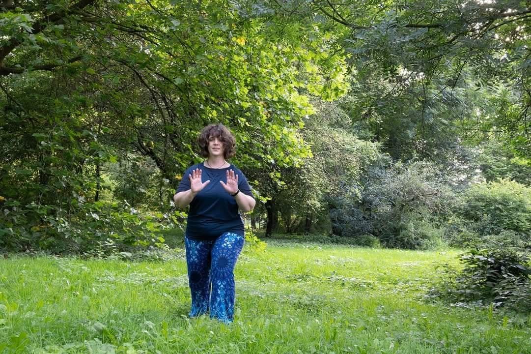QiGong auf der Wiese