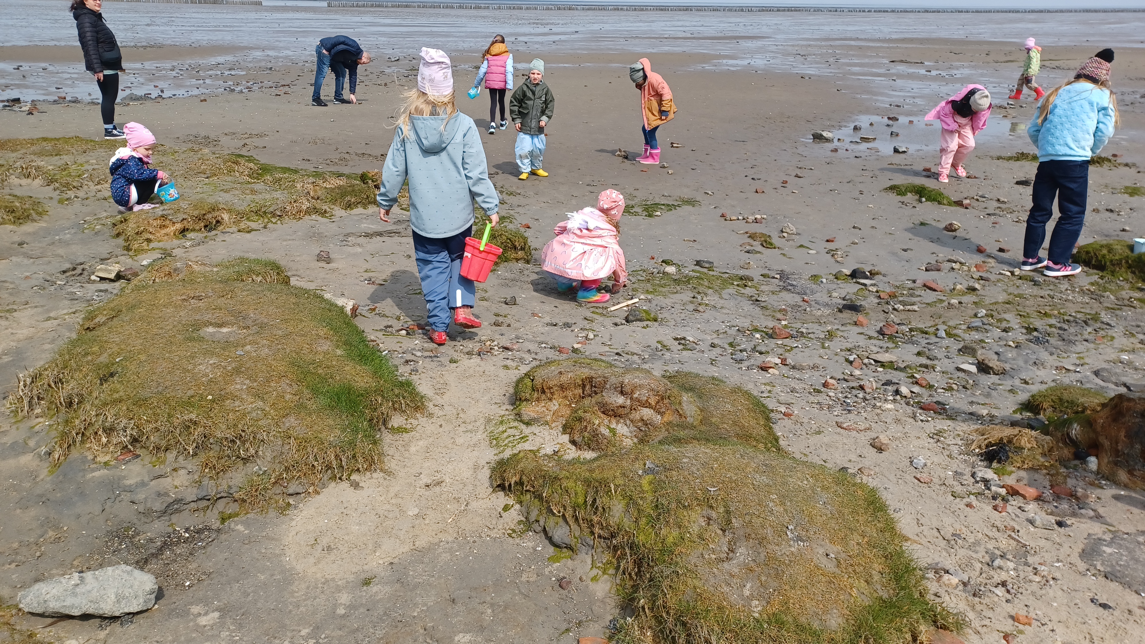 Kids aktiv: Muscheln sammeln und Muschelketten basteln