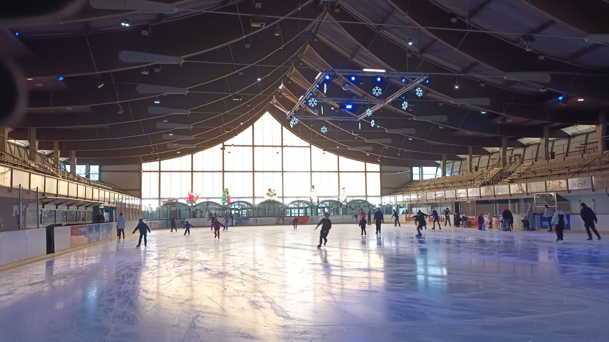 Eislaufen: Eröffnungs-Disco zum Saisonanfang