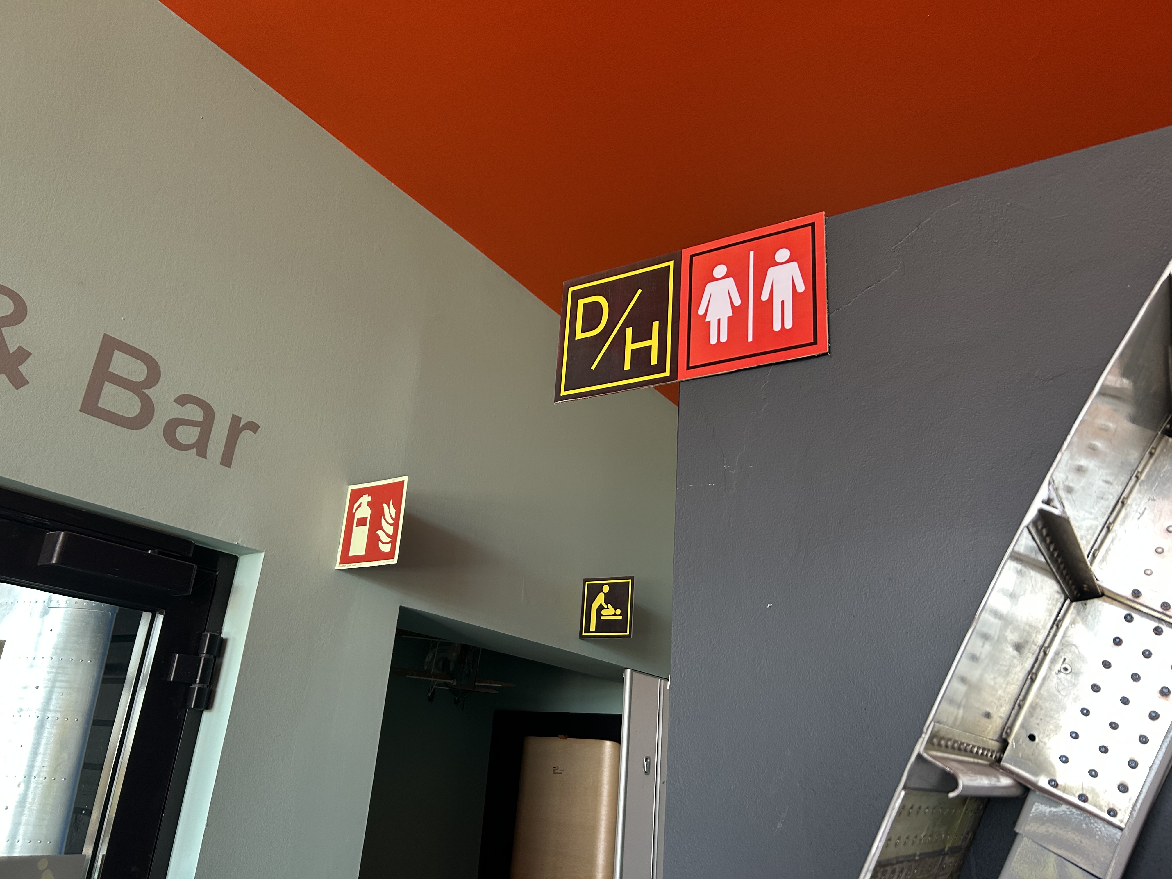 Toiletten am Flugplatz
