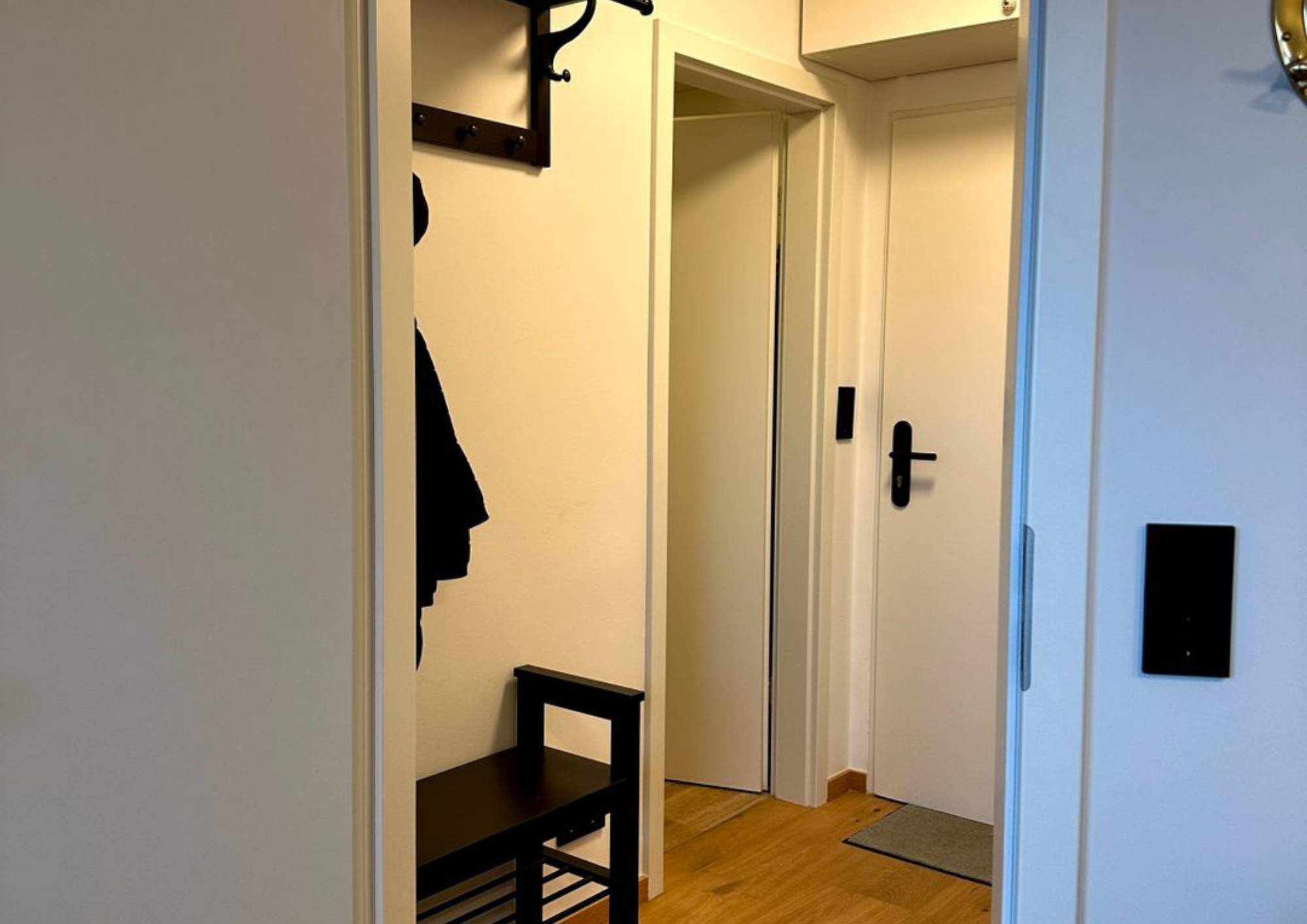 Eingangsbereich_HausHamburg_WohnungMeerliebe.png