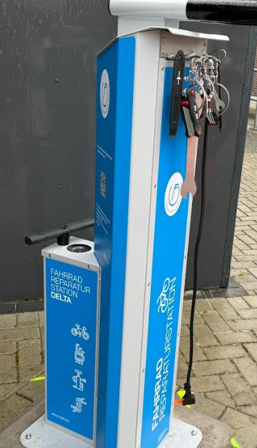 Fahrrad Servicestation beim Fahrradfachgeschäft Stroje Neuenburg