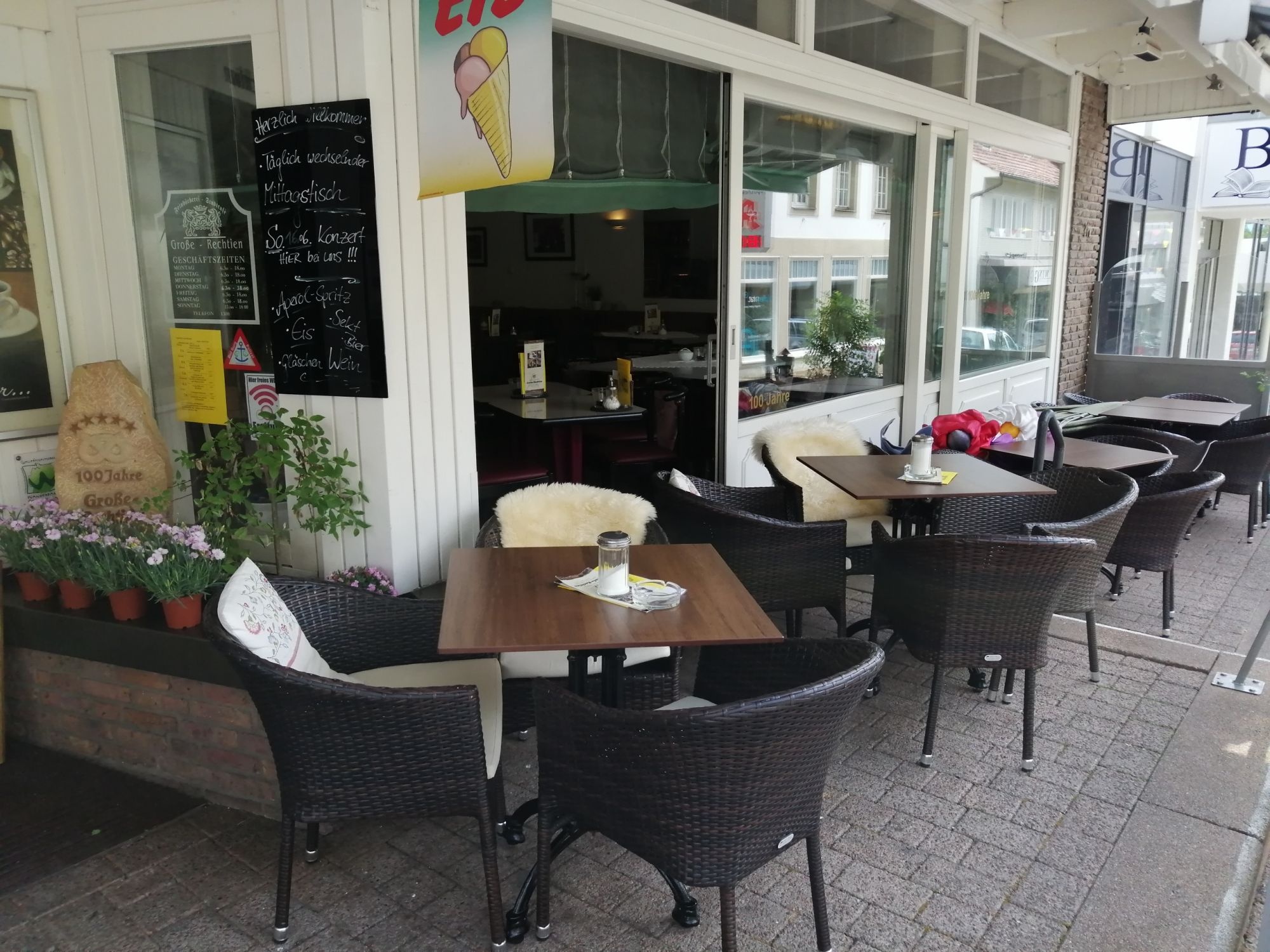 Terrasse ,Cafe Große-Rechtien in Bad Iburg