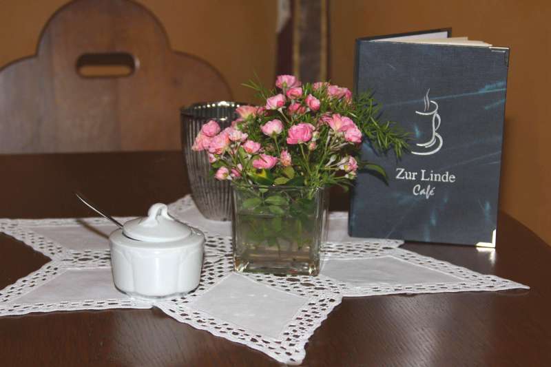 Gedeckter Tisch im Café zur Linde