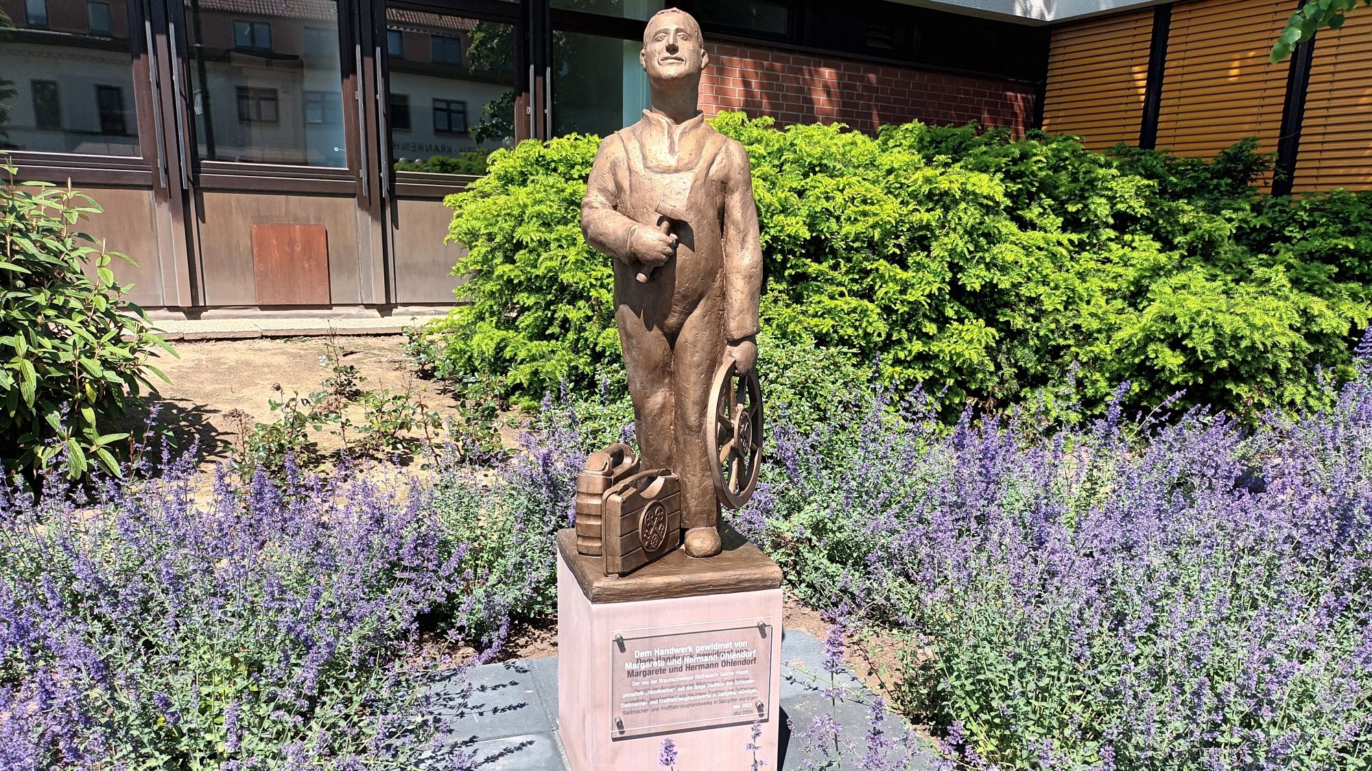 Skulptur "Der Handwerker" in Salzgitter-Bad