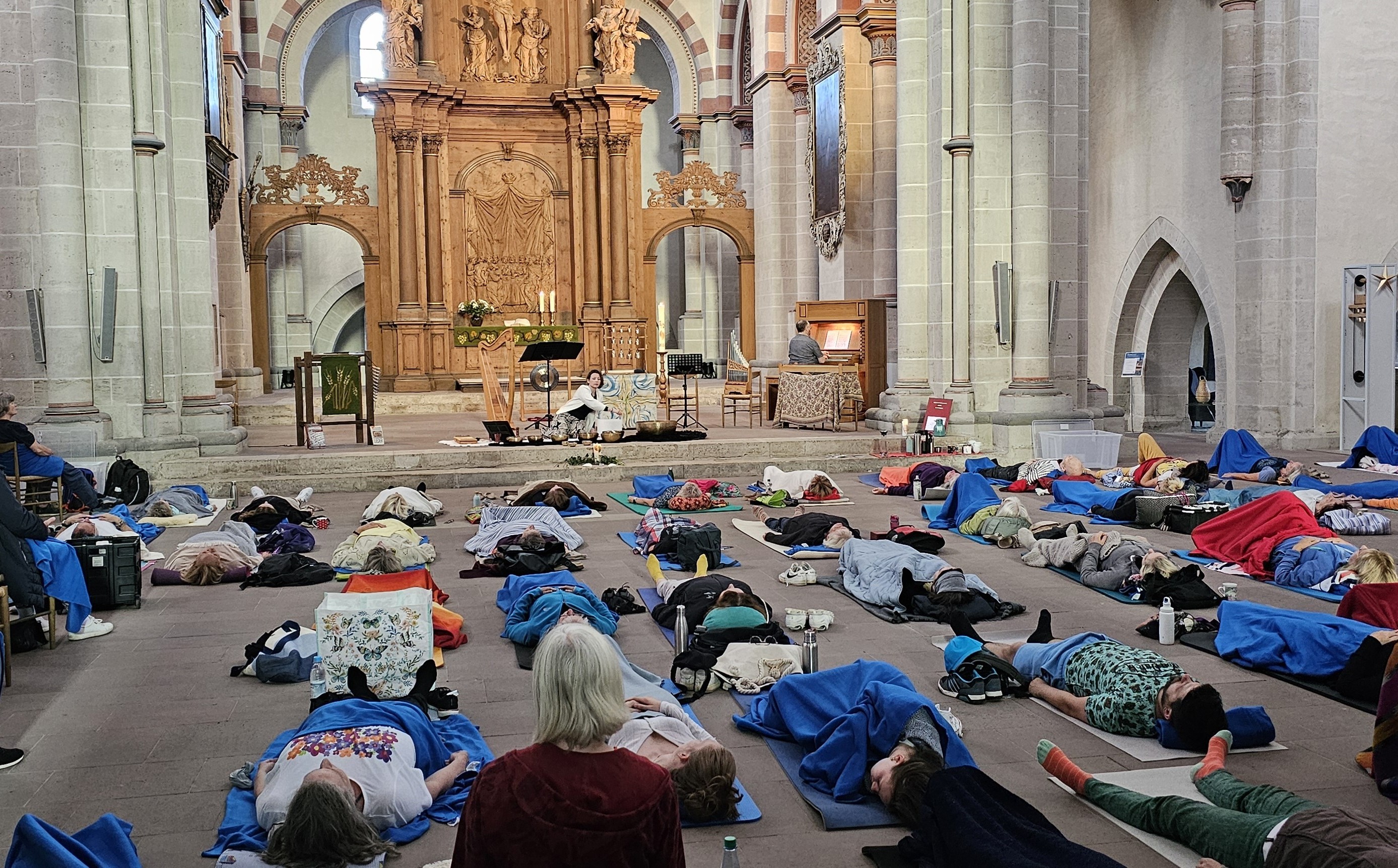 Klangmeditation, die besondere Andacht mit dem Duo Scivias