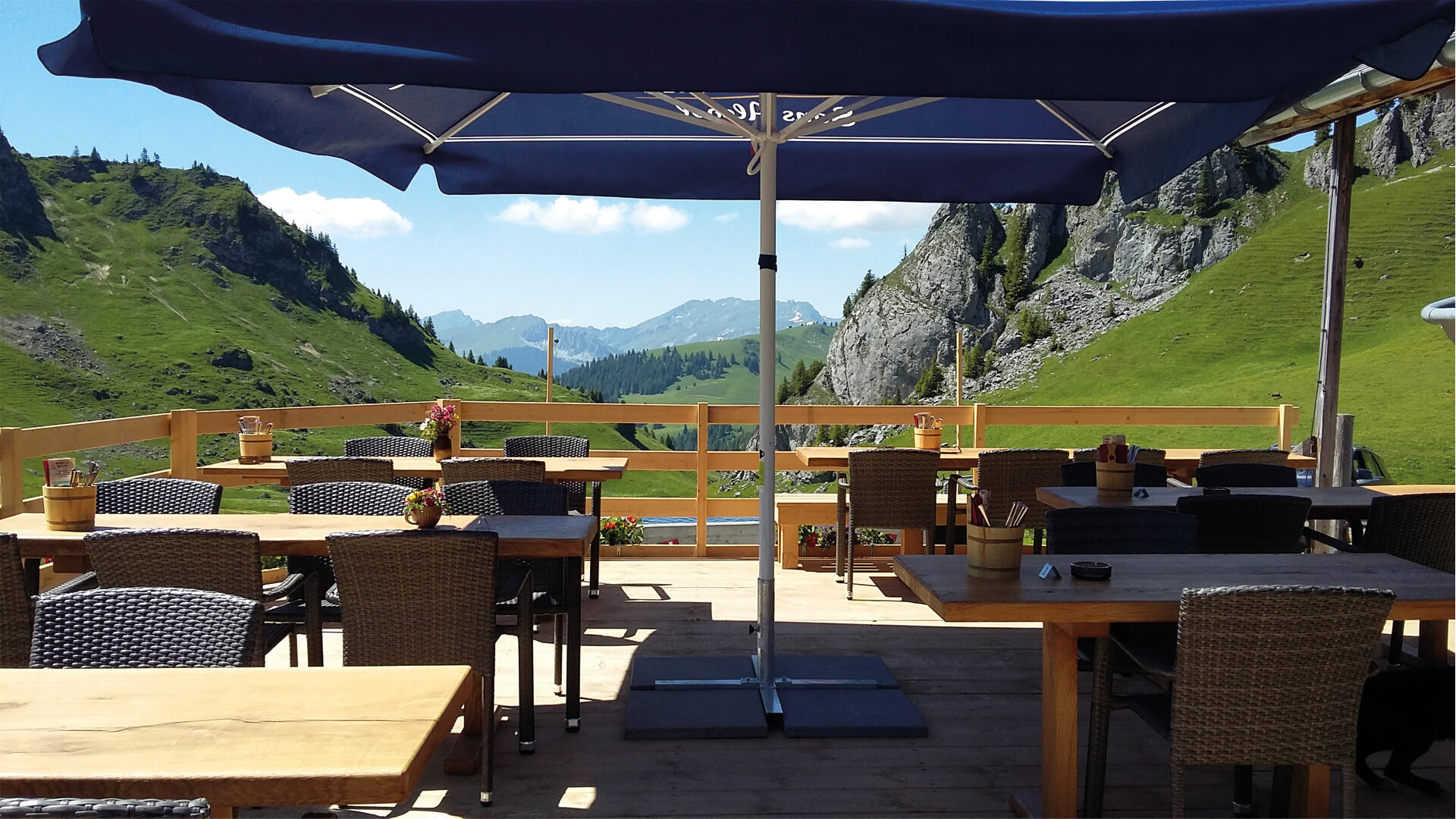 berggasthaus-stierenberg-terrasse-aussicht