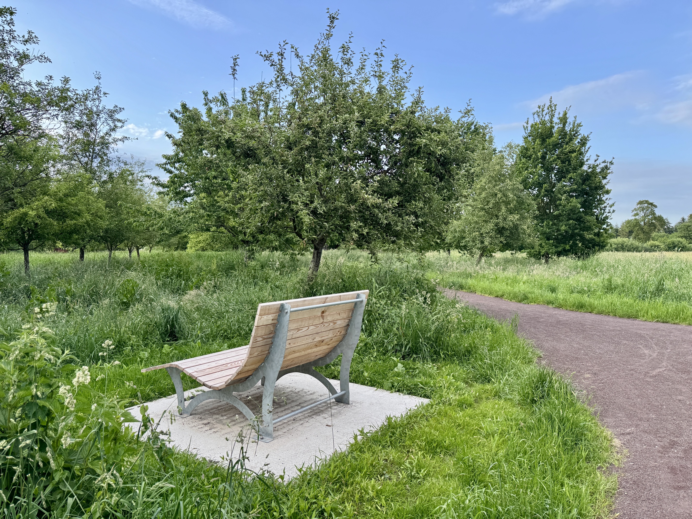 Landschaftsliege am Landschaftspfad Oll Wiek - Streuobstwiese