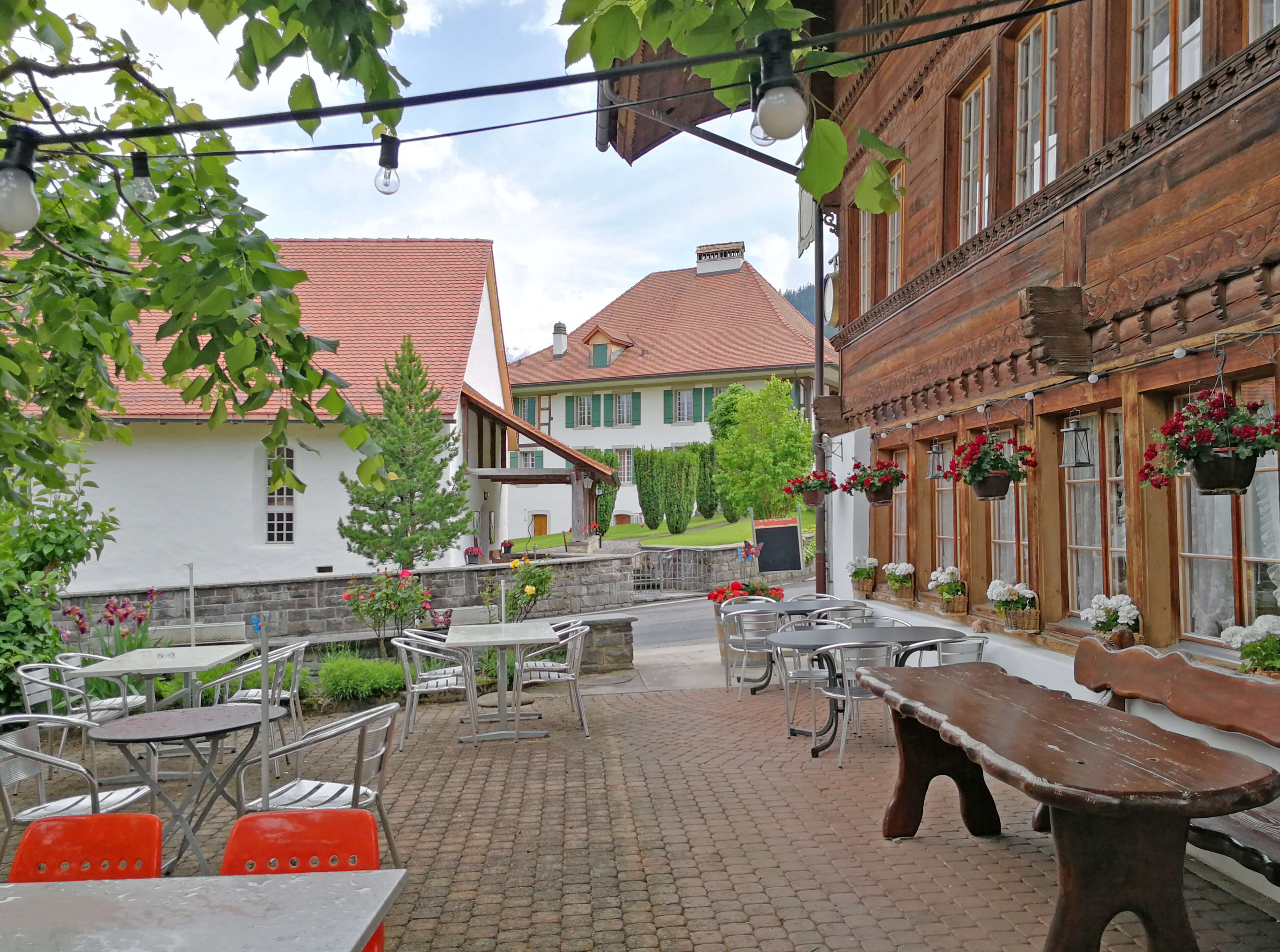 The terrace of the restaurant Hirschen Diemtigen 
