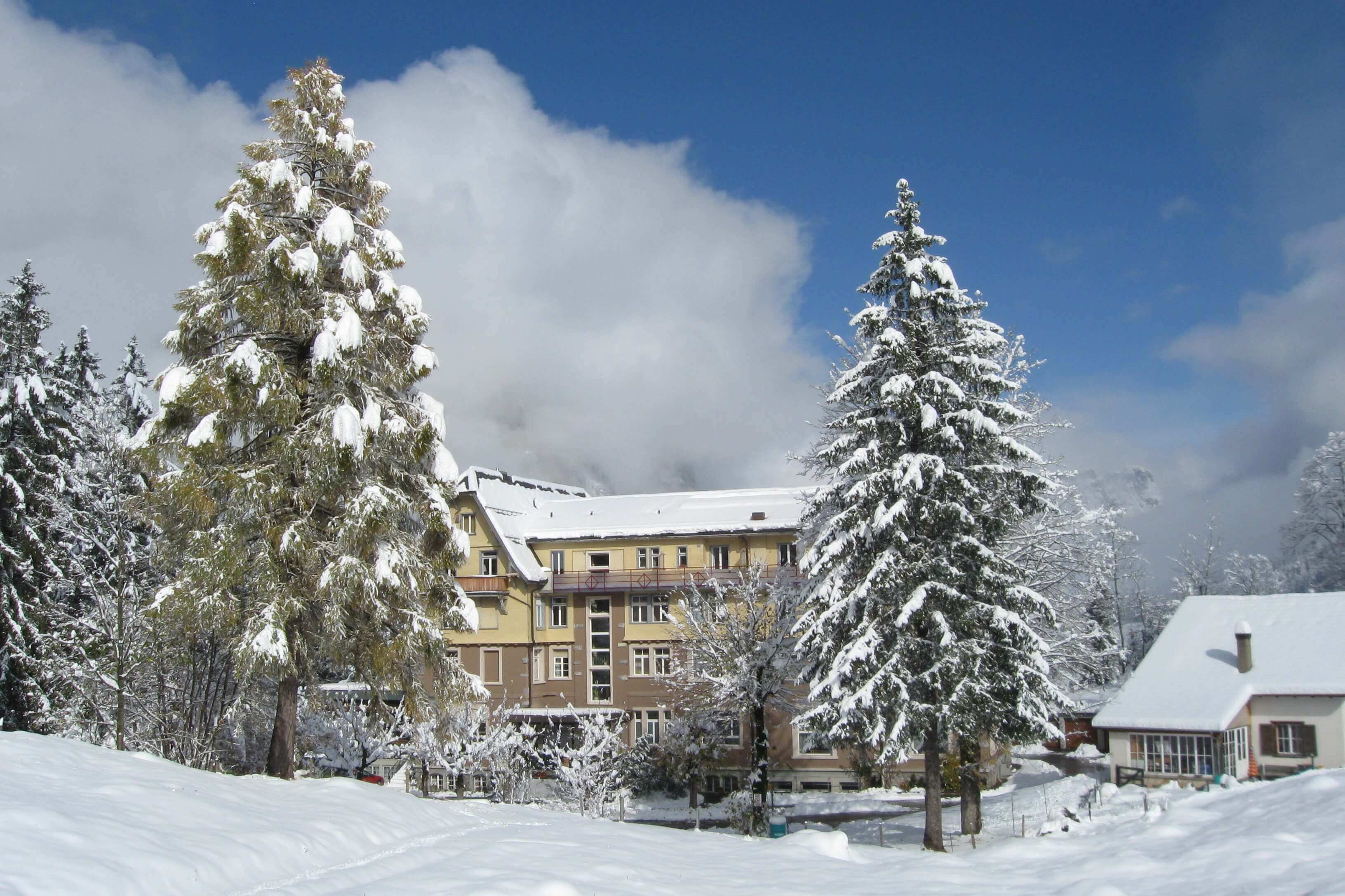 Hotel Kurhaus Grimmialp in winter