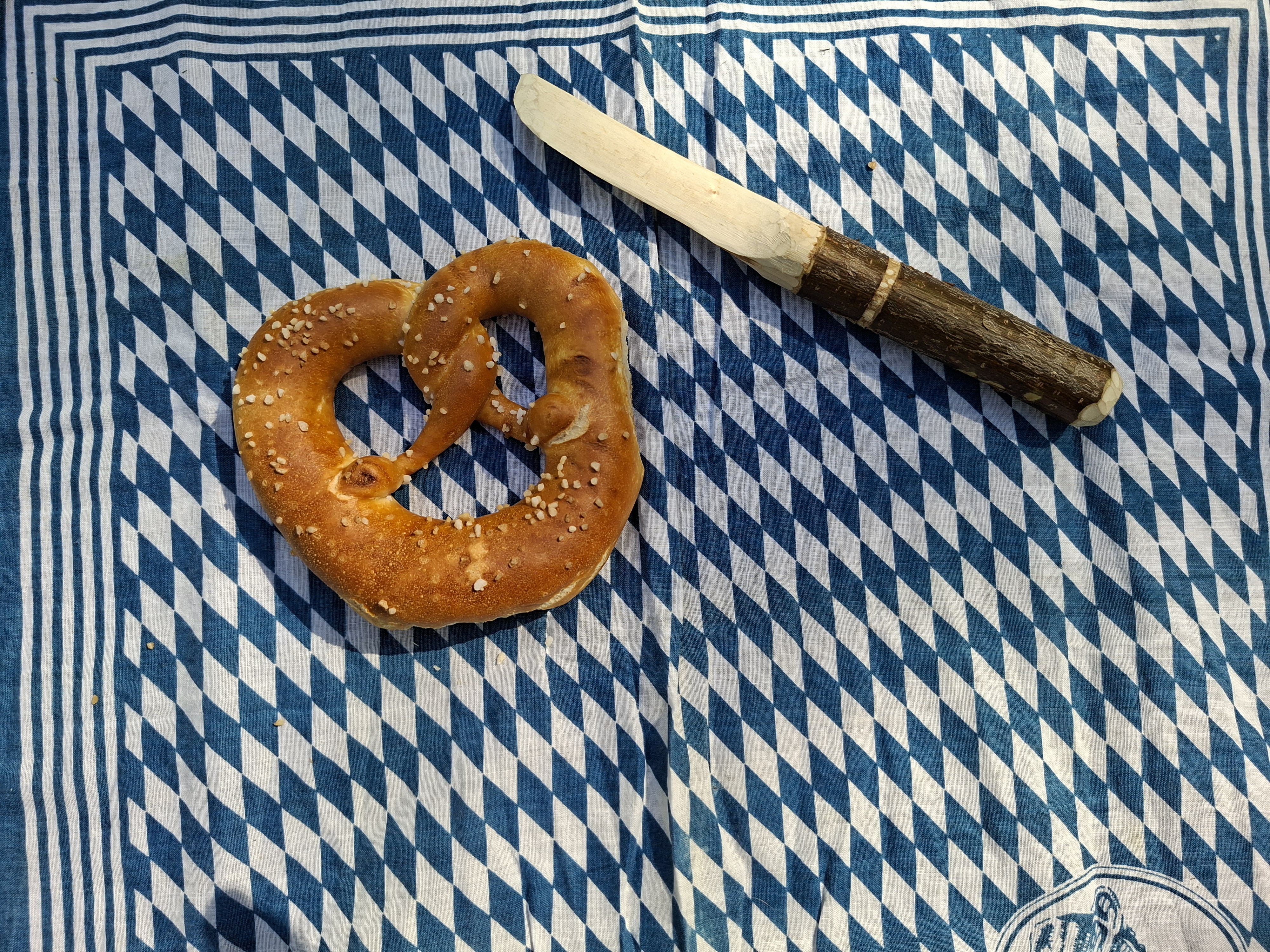 Buttermesser schnitzen und Brezen backen