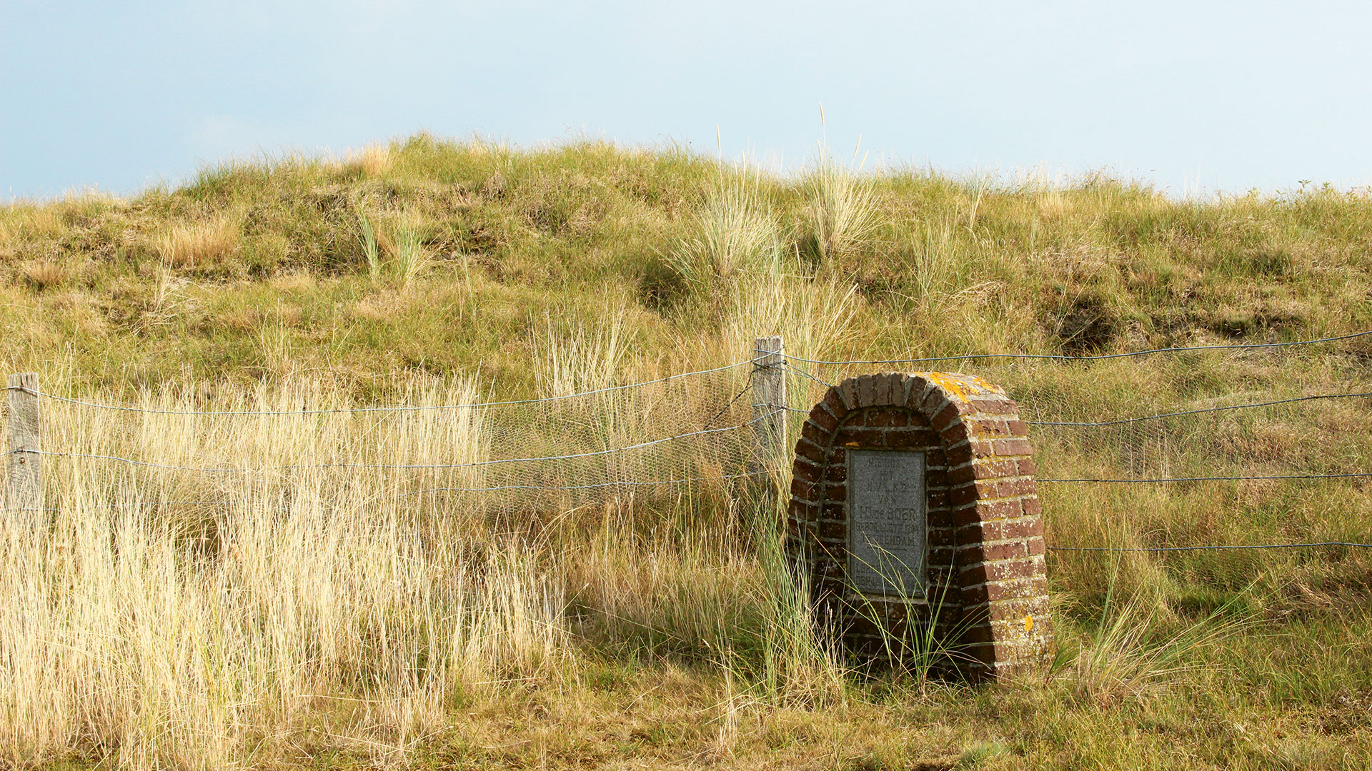 Dünengrab-Denkmal