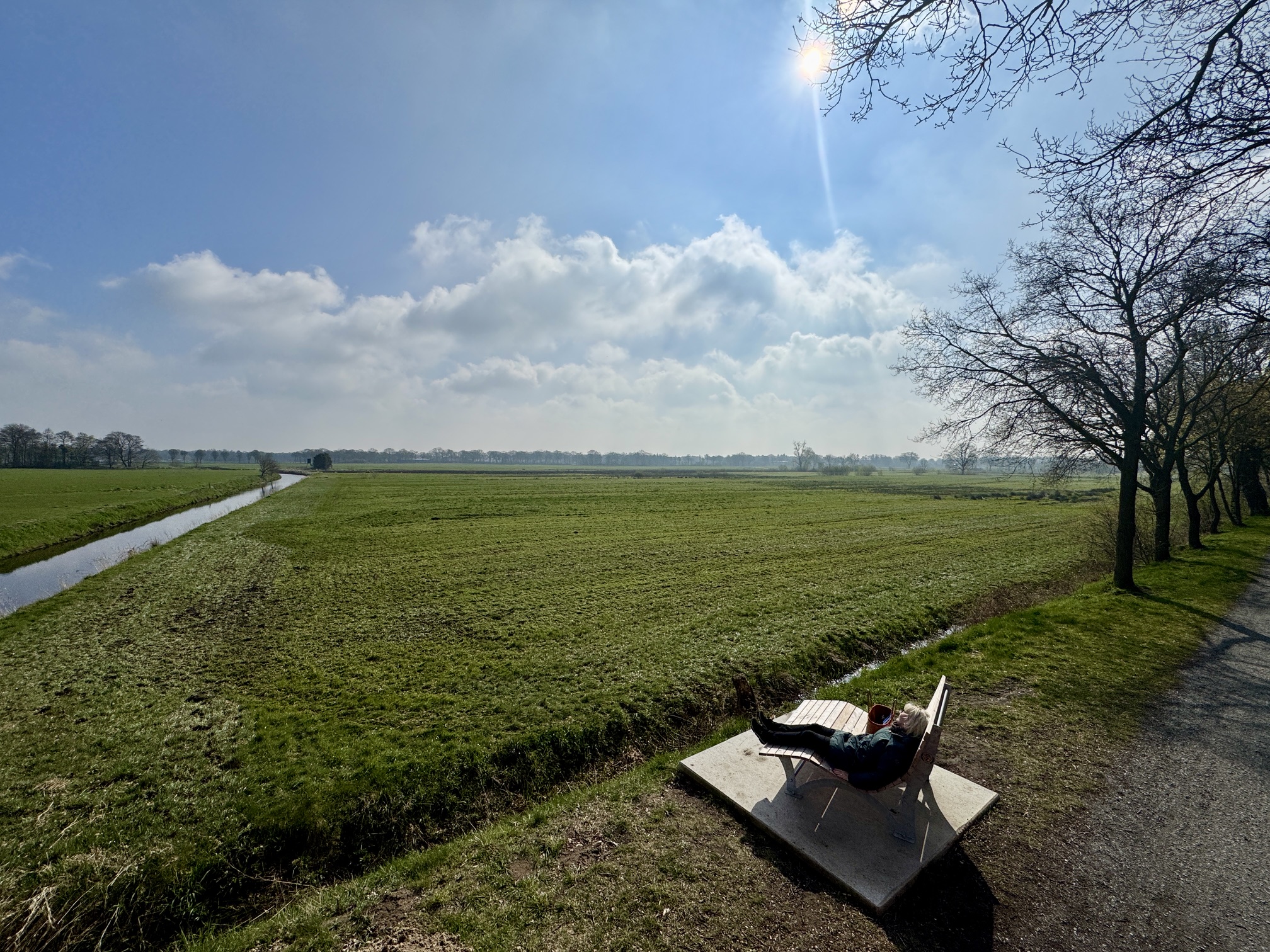 Landschaftsliege am Ostfriesland-Wanderweg