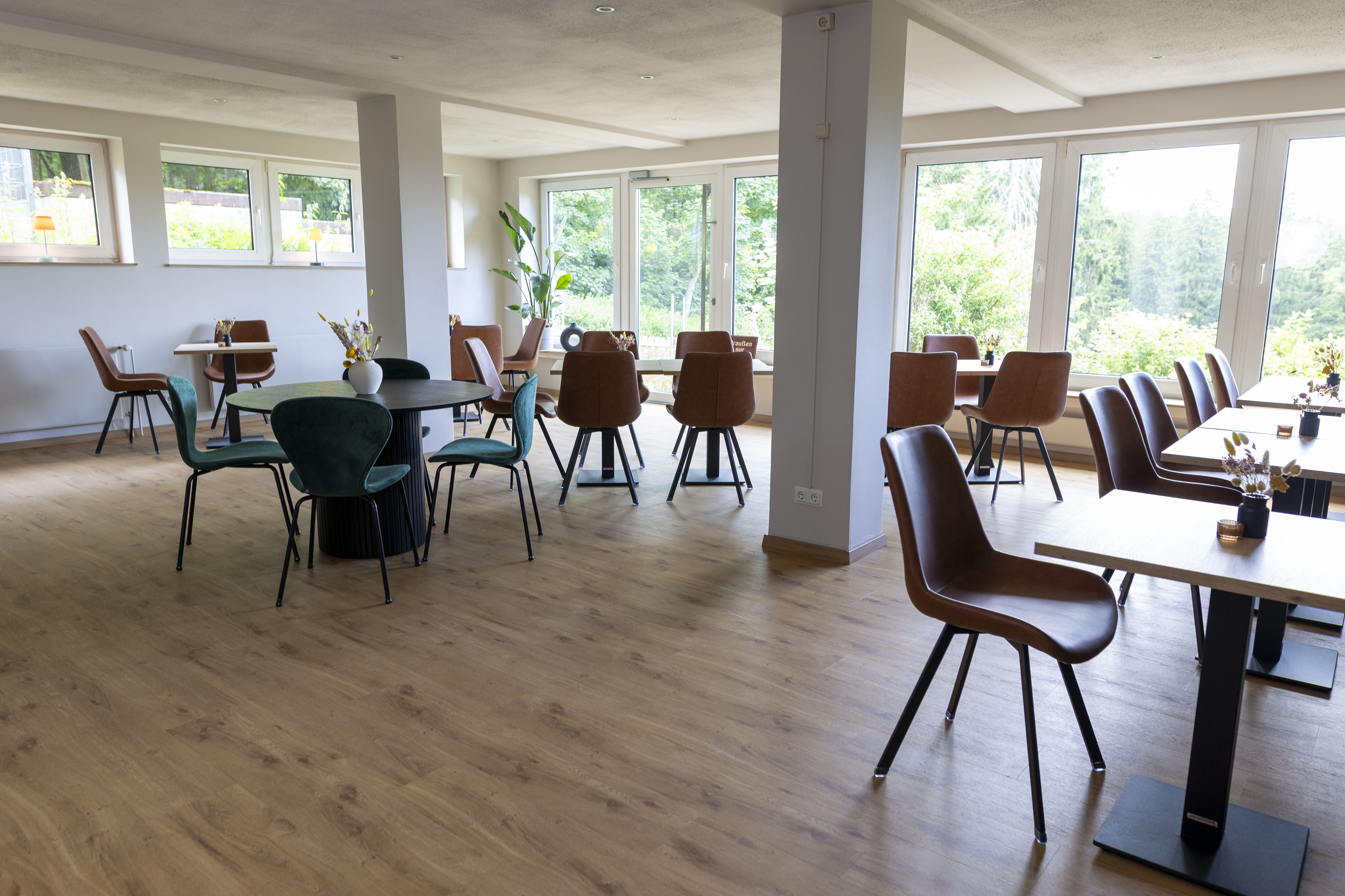 LUCHS Quartier, Hahnenklee - Speiseraum mit Blick in den Garten