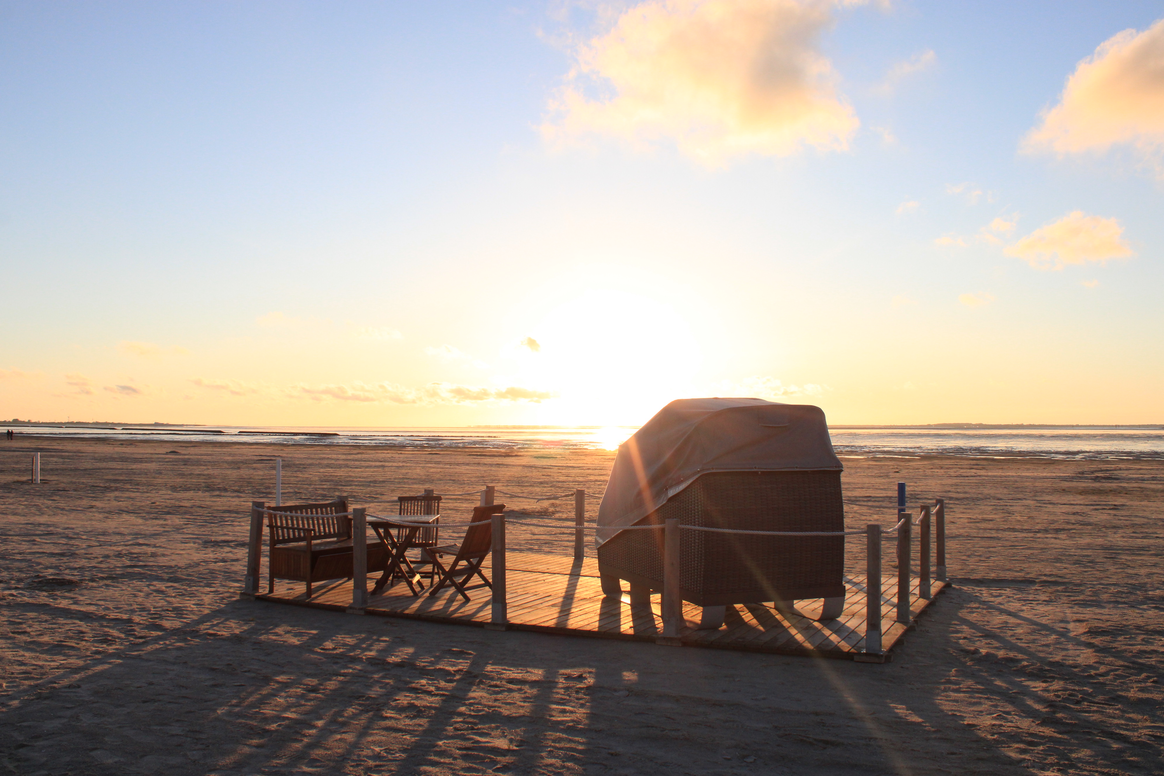 Schlafstrandkorb Sonnenuntergang.JPG