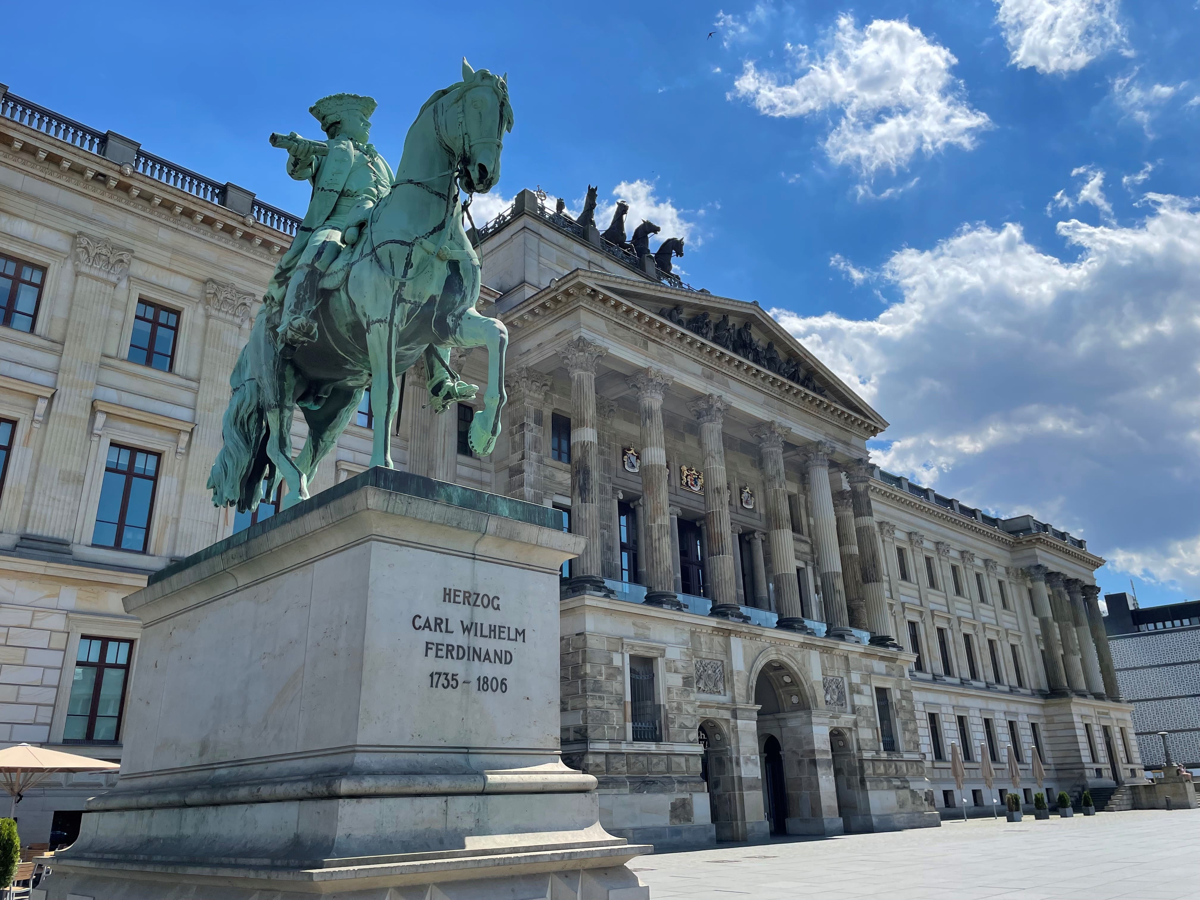 Ankunft und Aufbruch: 850 Jahre Braunschweiger Vielfalt: Schlossspaziergang