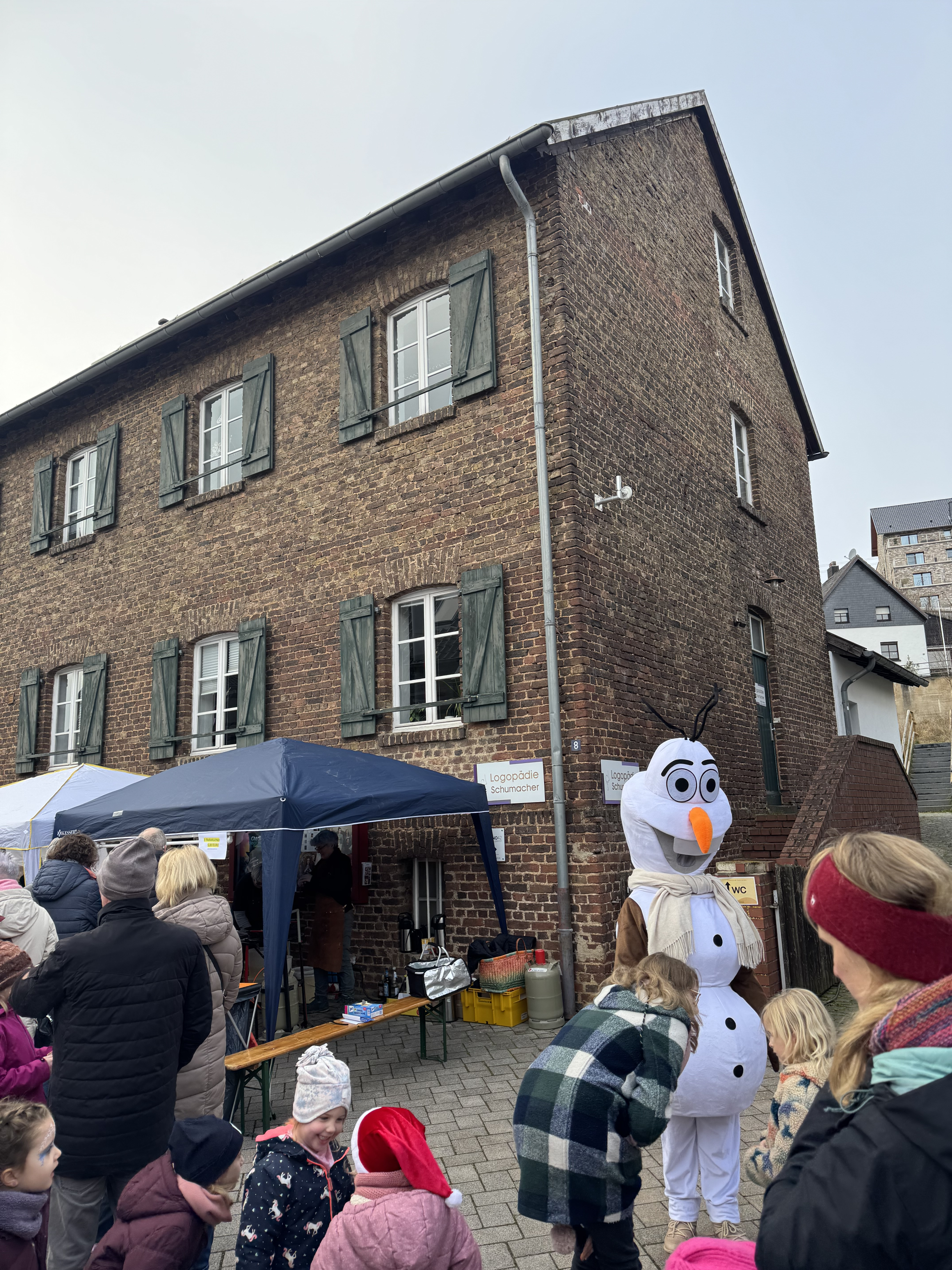 Schneemann Olef zu Besuch in Nettersheim