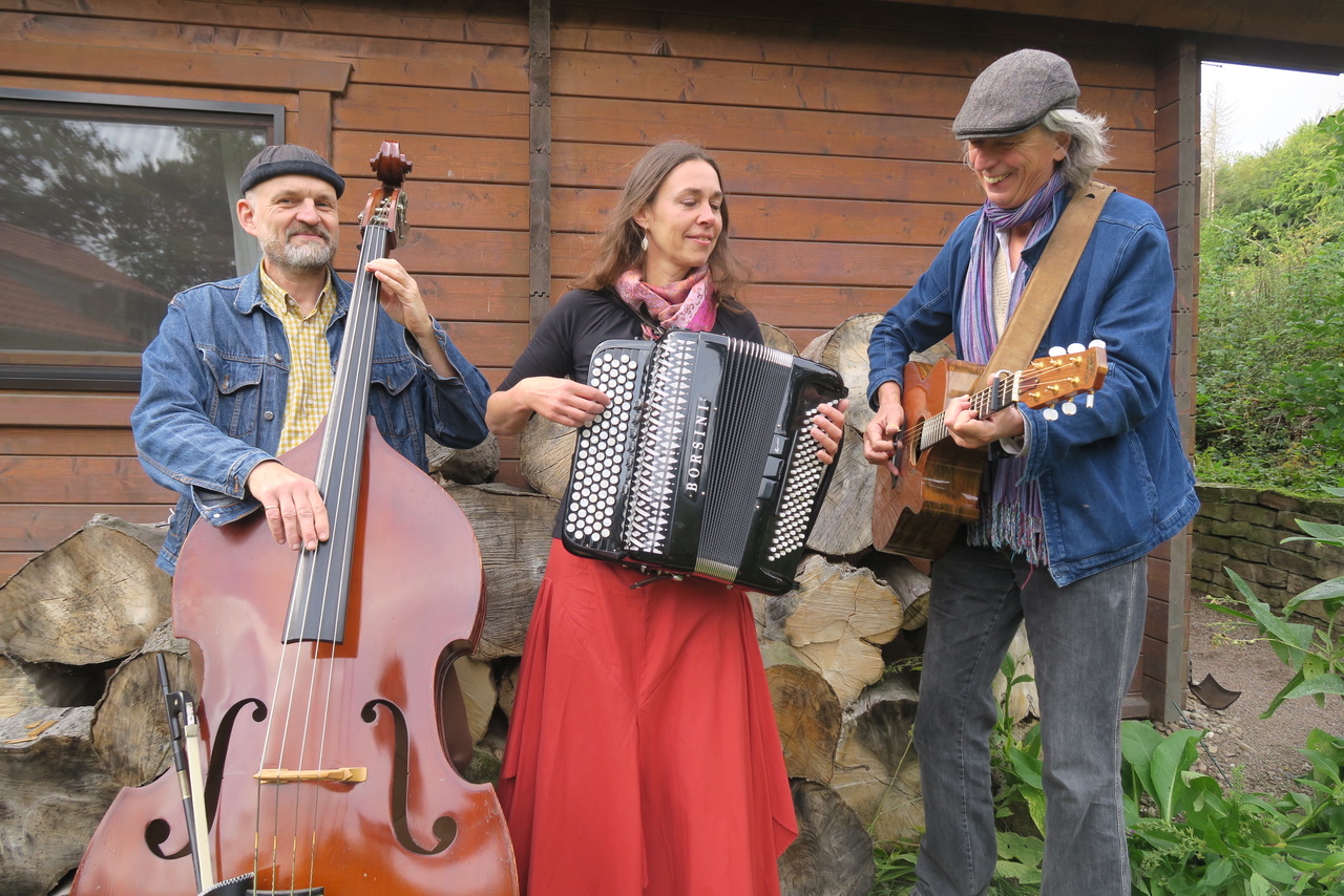 Konzert mit dem „Samphire Trio“ Lieder vom Auswandern und Heimkehren