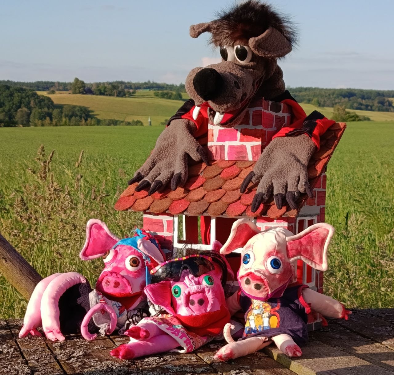 Männels Lutziges Puppentheater präsentiert: „Die 3 Schweinchen“