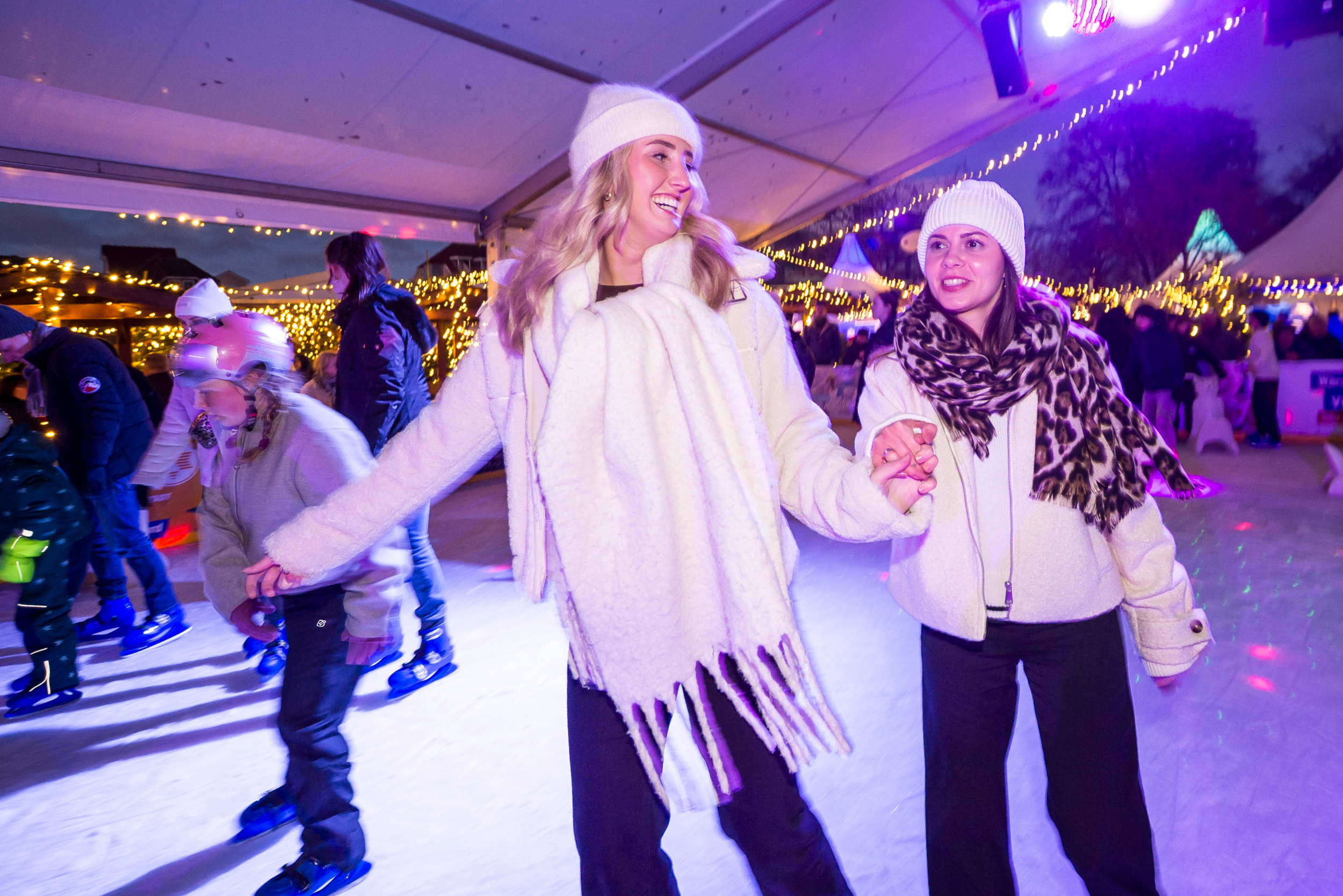 EISWELT SCHARBEUTZ: Eisdisco