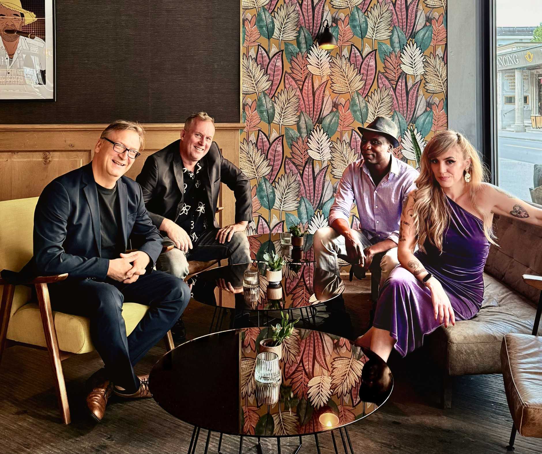 Nikolaus Jazz: Jones and the Crew
