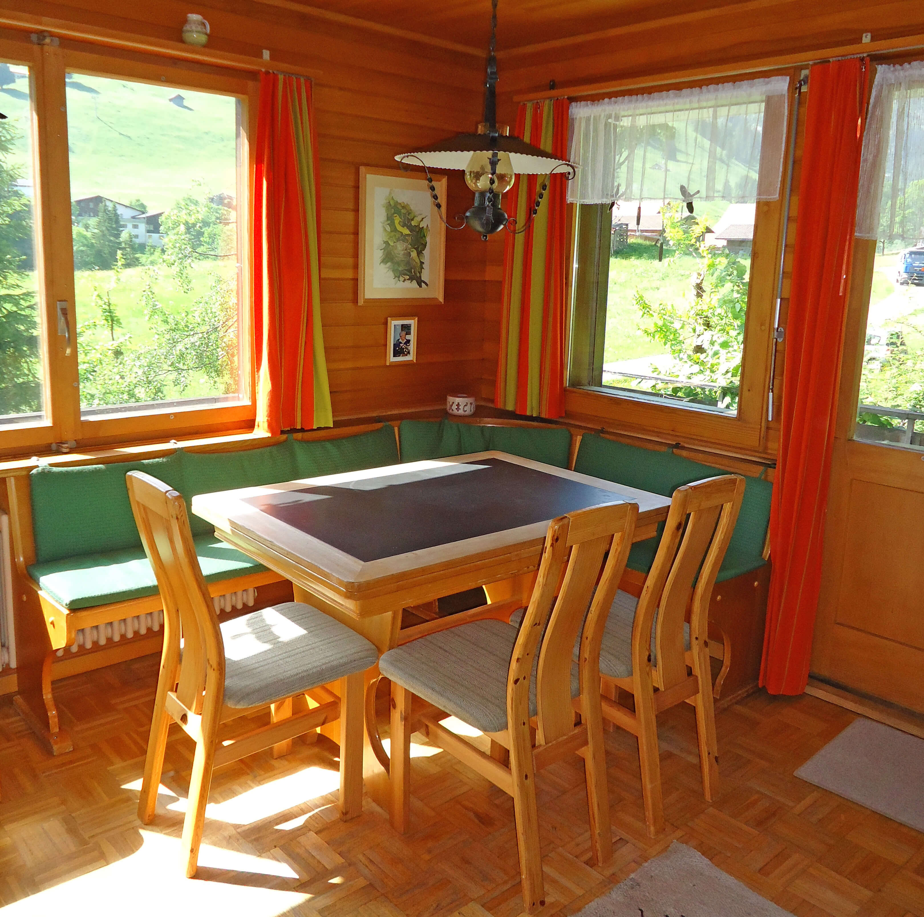 «Grimmi-Hüsi» Cottage dining area with table