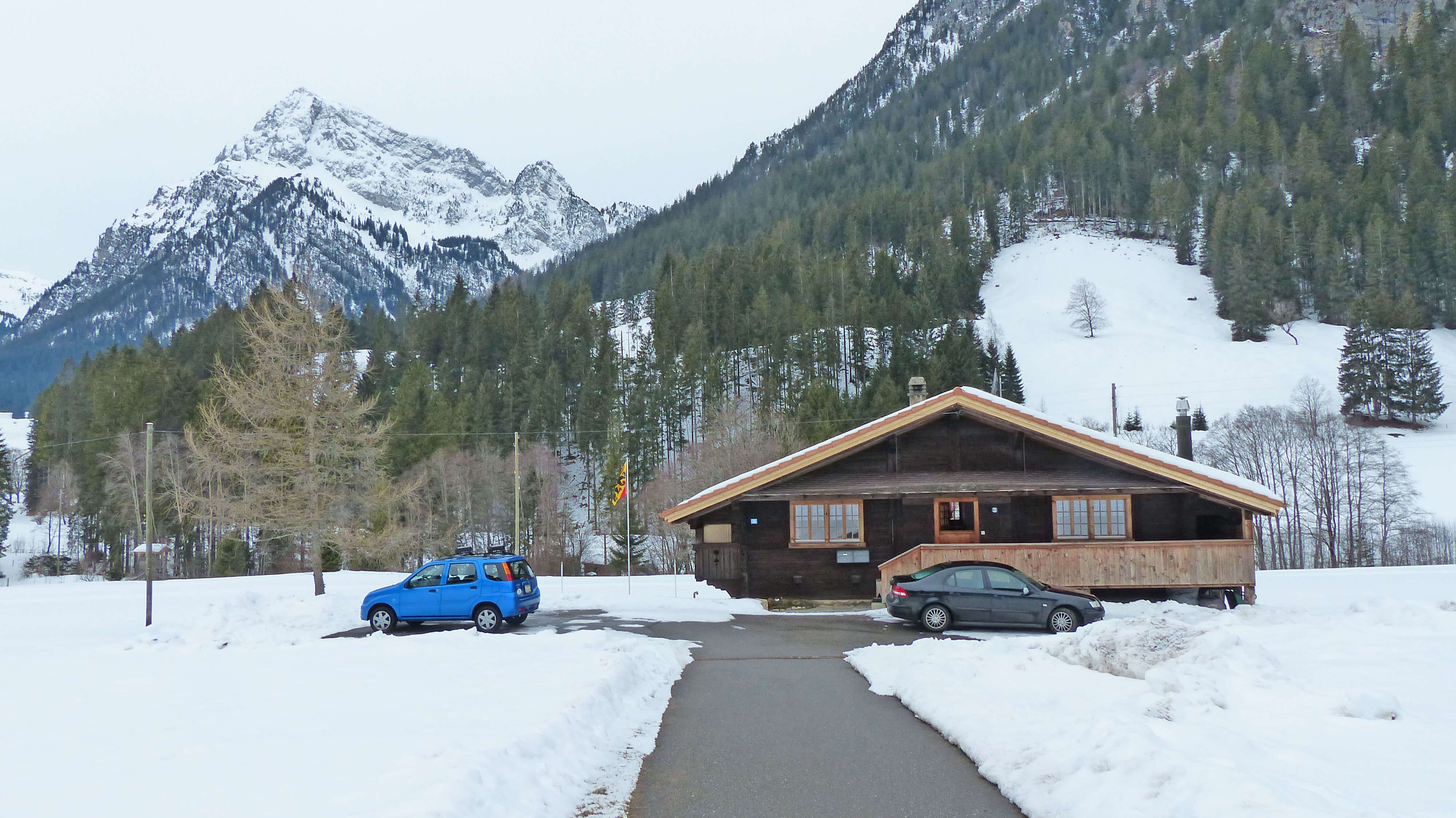 Access road to the chalet 